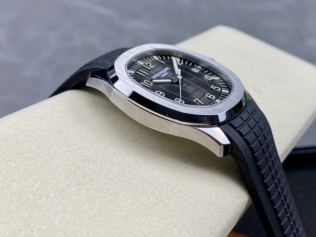 Fake Patek Philippe Replica Watch Aquanaut Date Sweep Seconds Stainless Steel Black Dial 5167A-001 3KF(1:1 replica)