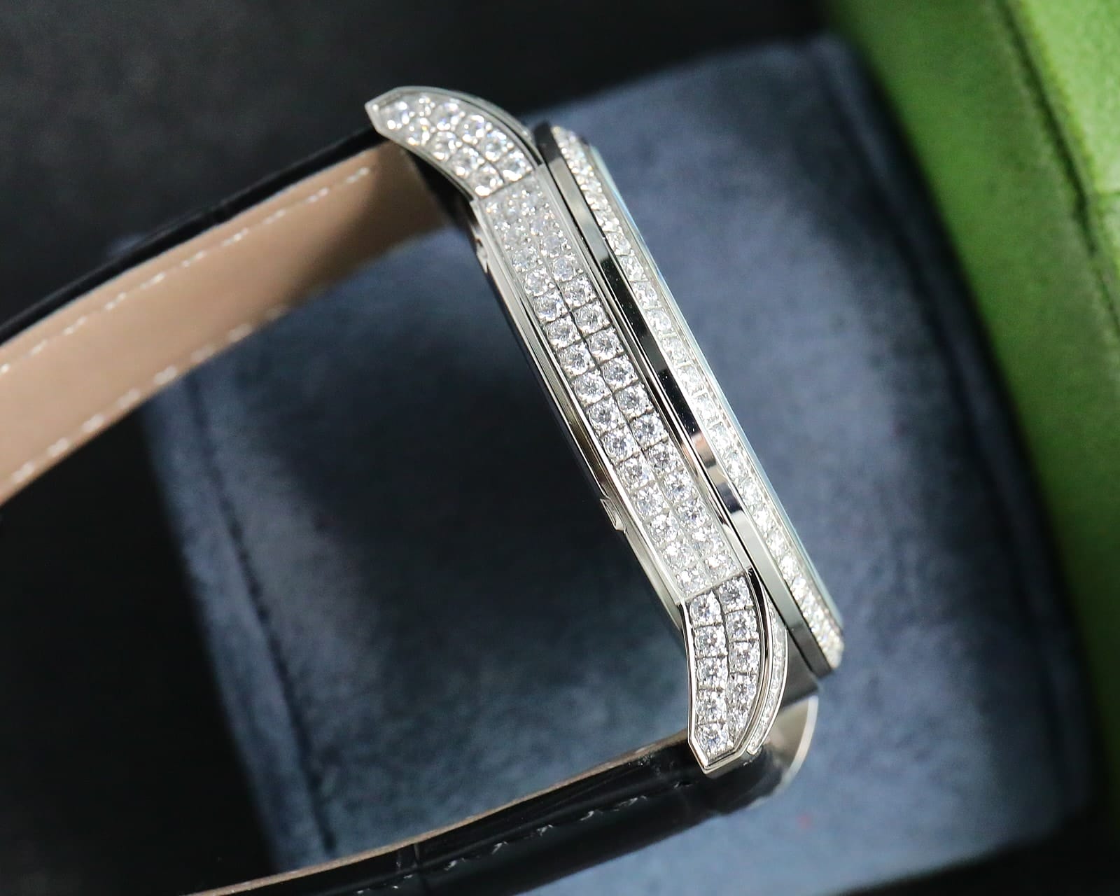 Fake Diamond Watch Patek Philippe Replica Calatrava Diamond Ribbon Joaillerie White Gold Diamond Dial 4978/400G-001 Quartz(1:1 replica)