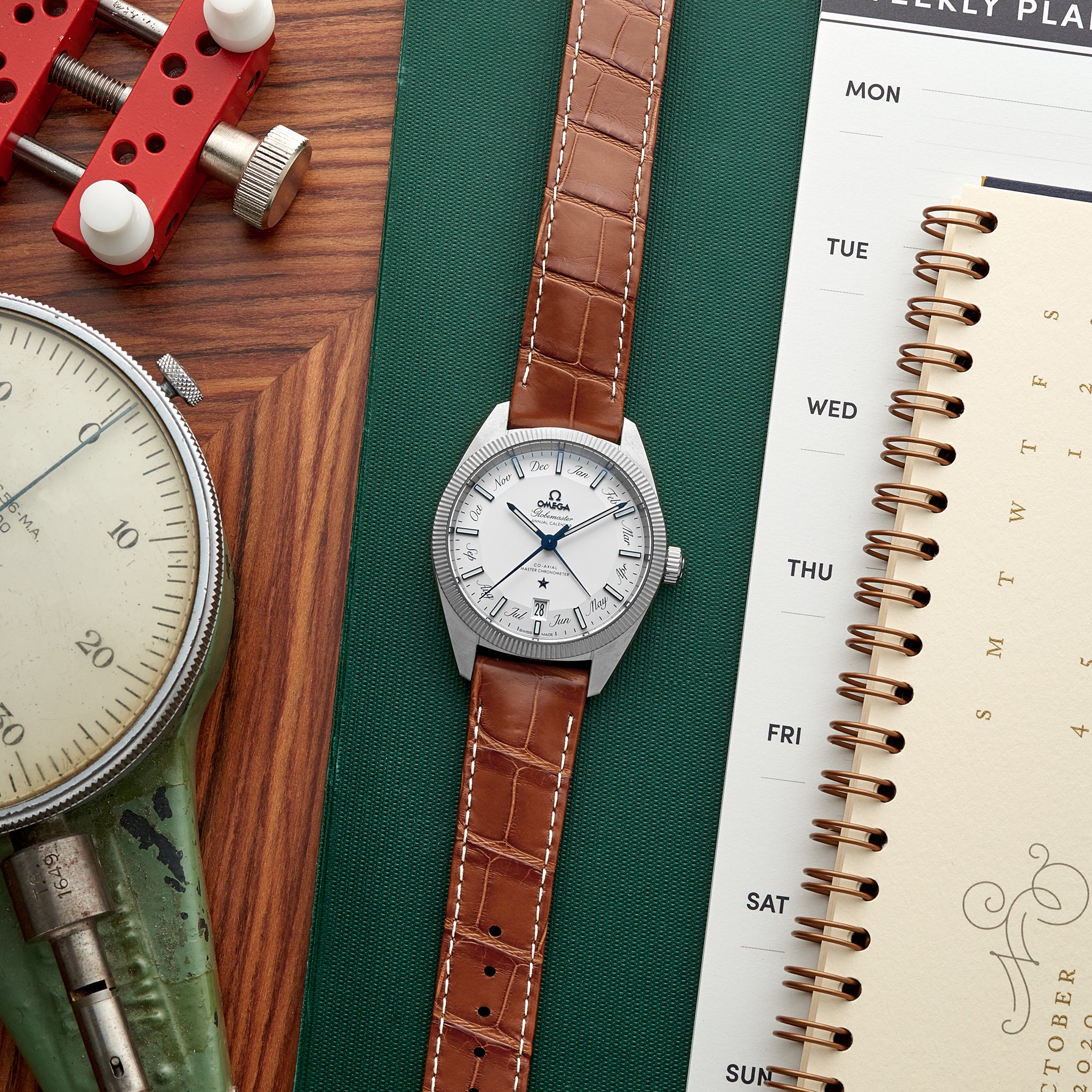 Constellation Globemaster Co-Axial Master Chronometer Annual Calendar 41mm White Dial On Leather Strap(1:1 replica)