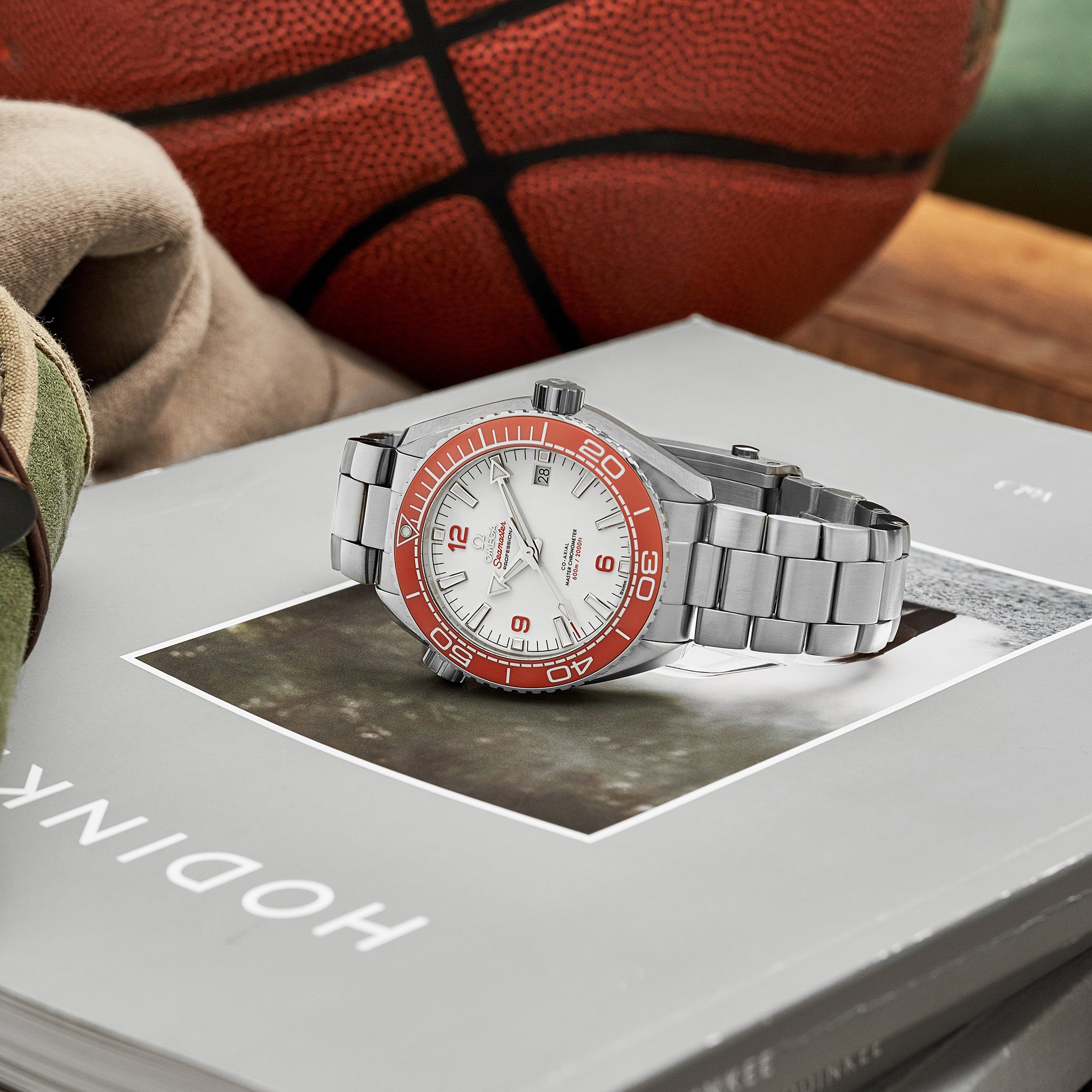 Seamaster Planet Ocean 600M Co-Axial Master Chronometer 43.5mm White Dial With Orange Bezel On Bracelet(1:1 replica)