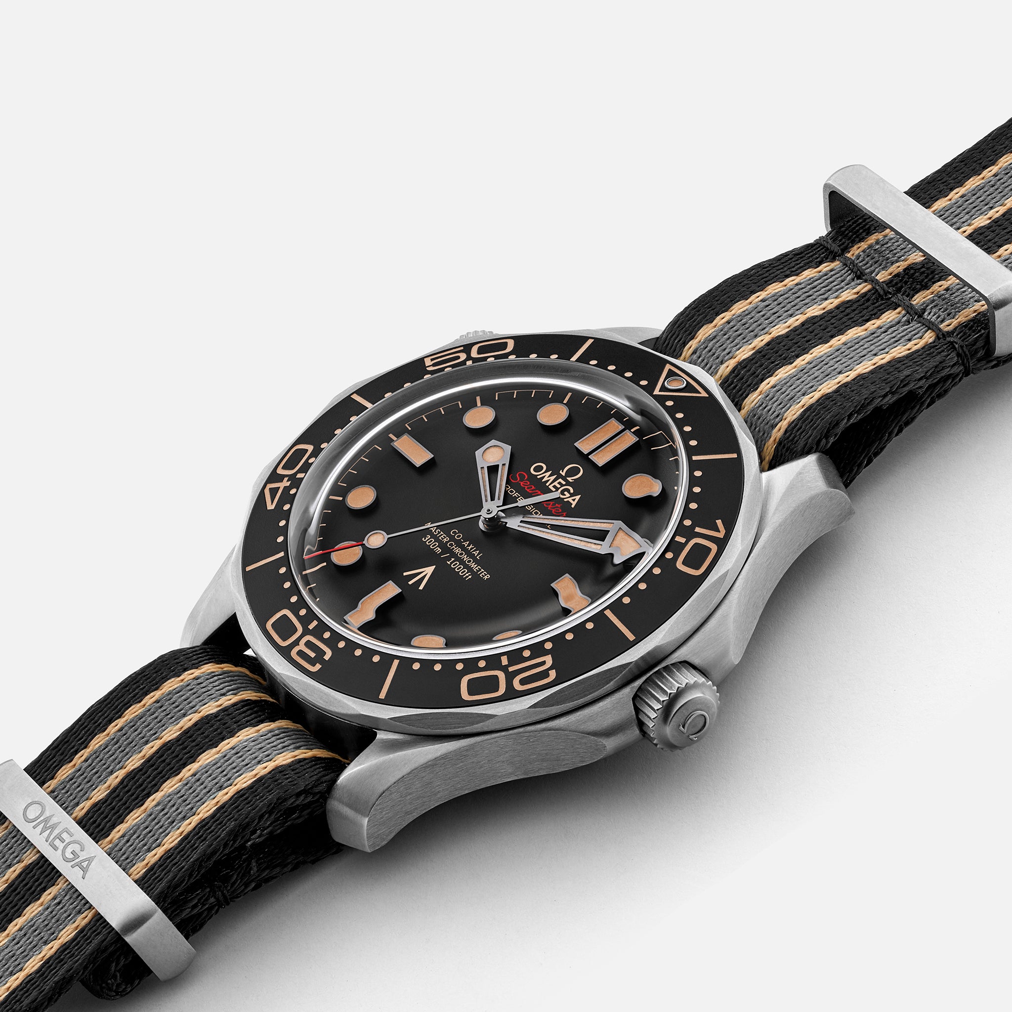 Seamaster Diver 300M Co-Axial Master Chronometer 42mm Titanium 007 Edition(1:1 replica)