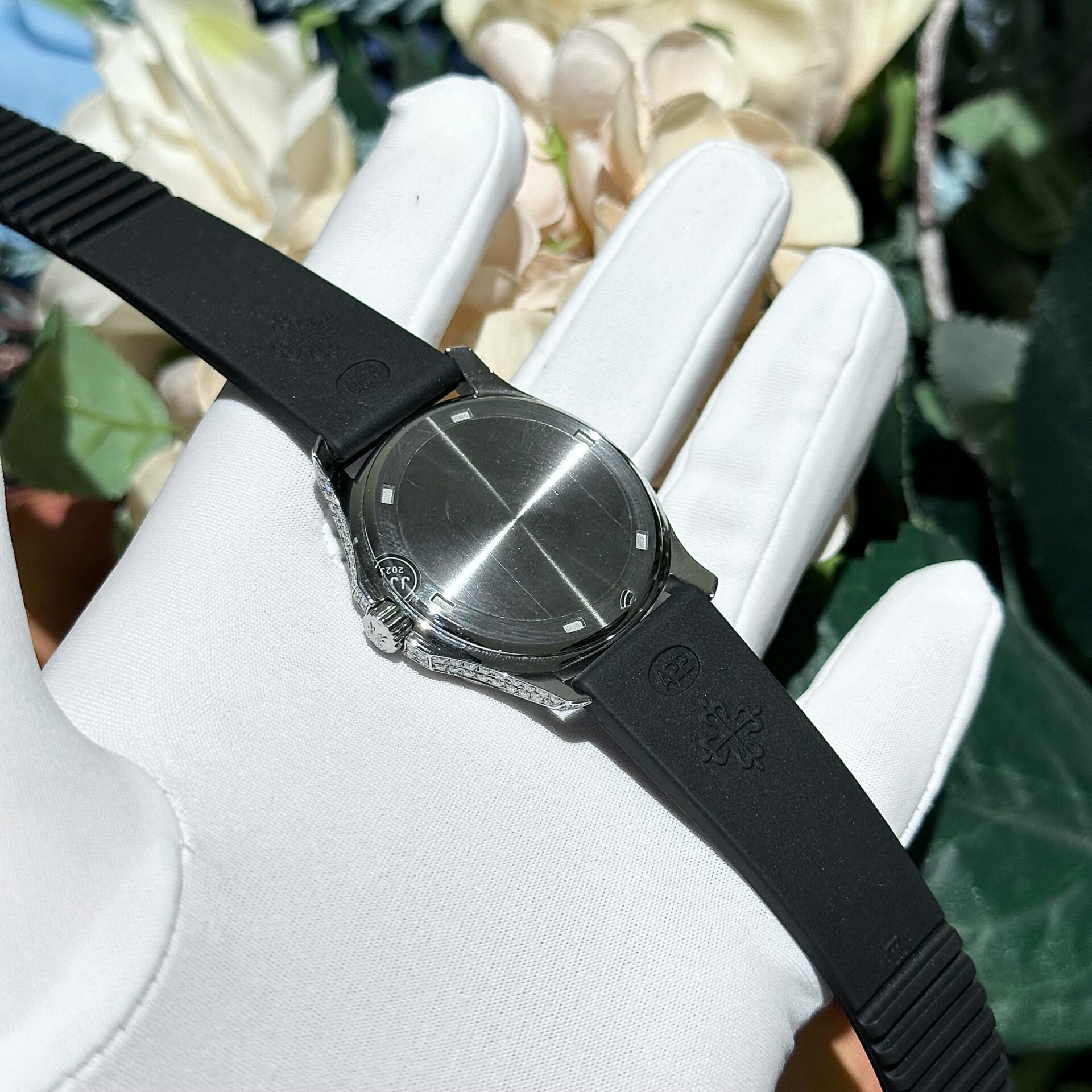 Patek Philippe Replica Watch Aquanaut 5069G Black Dial Custom Moissanite Diamonds 35.6mm