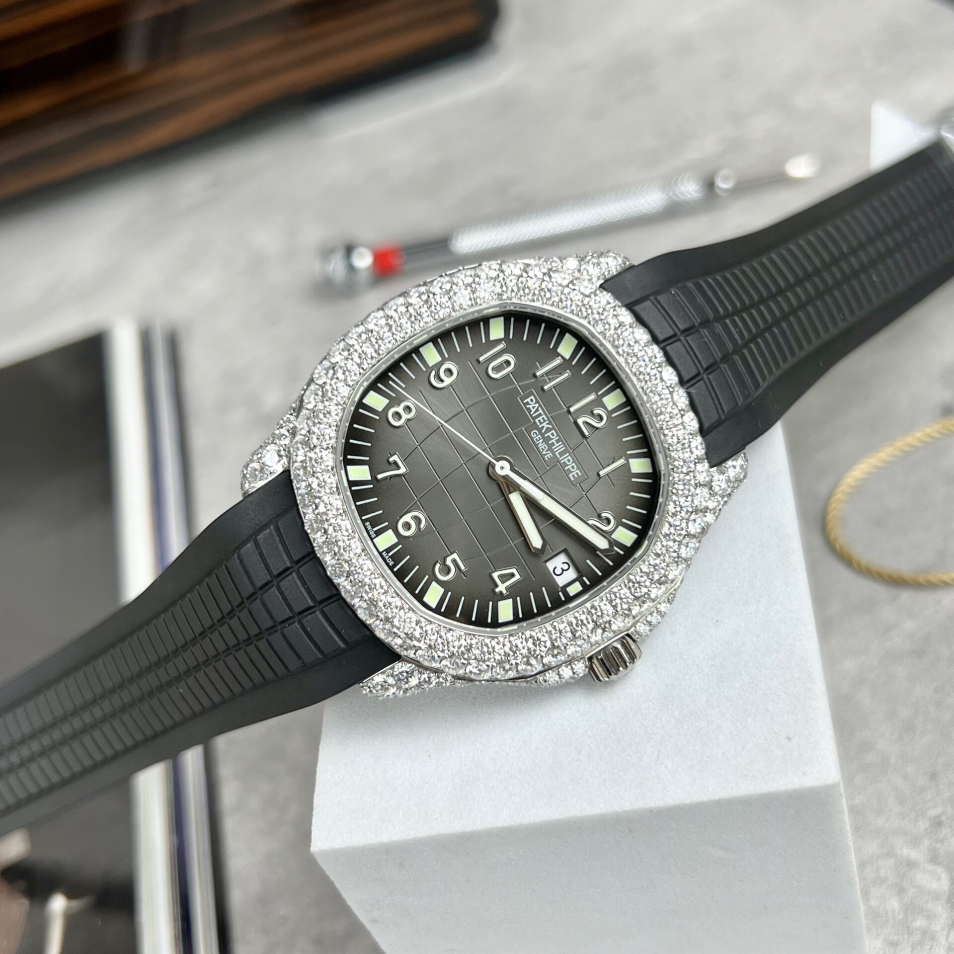 Patek Philippe Aquanaut 5719 Moissanite Diamond Replica Watch 40mm