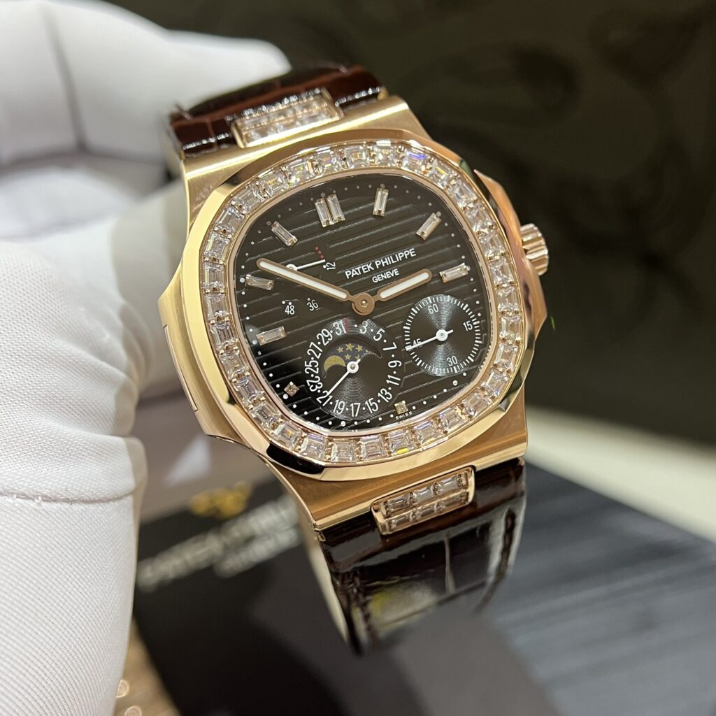 Patek Philippe Replica Watch Nautilus 5724R Gray Dial GR Factory 40mm