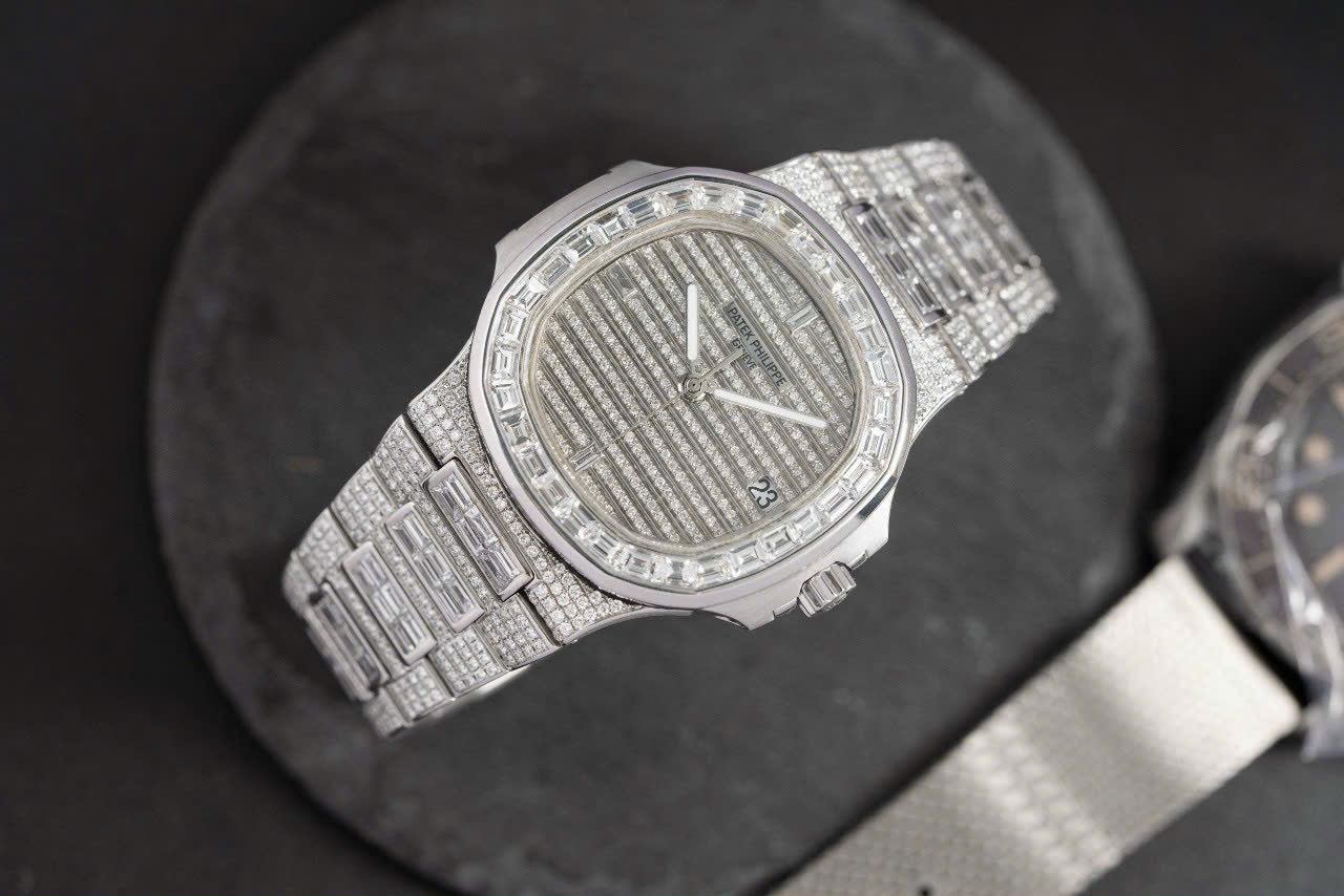 Patek Philippe Clone Watch Nautilus 5719 Full Diamonds Baguette 40mm