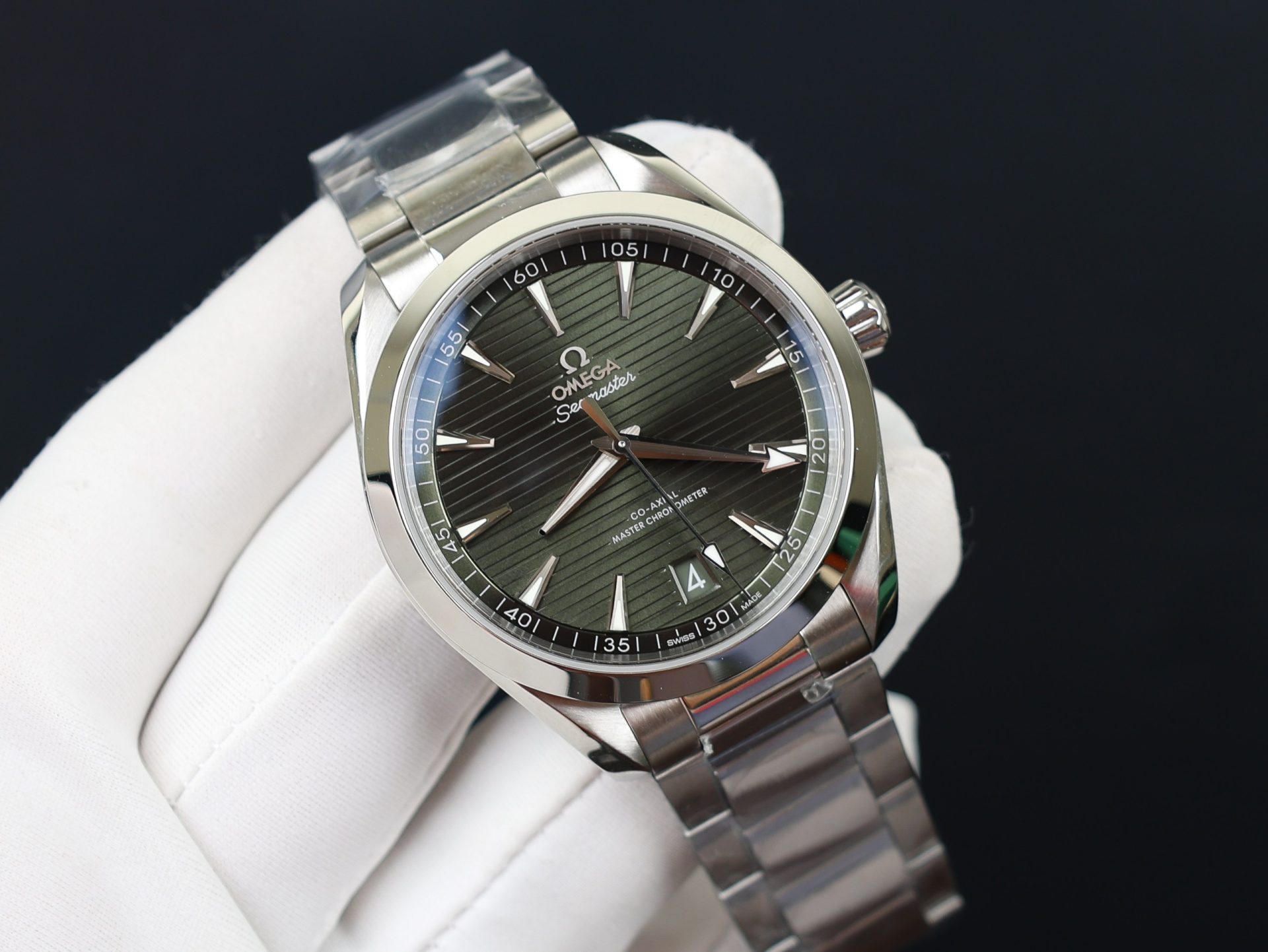 Omega Replica Watch Seamaster Aqua Terra Green Dial Metal Wire 41mm