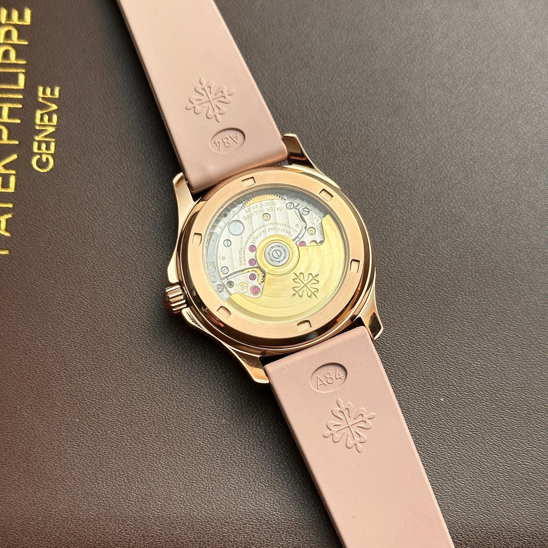 Patek Philippe Aquanaut 5072R Replica Watch Pink Strap Mother-Of-Pearl Dial 35.6mm