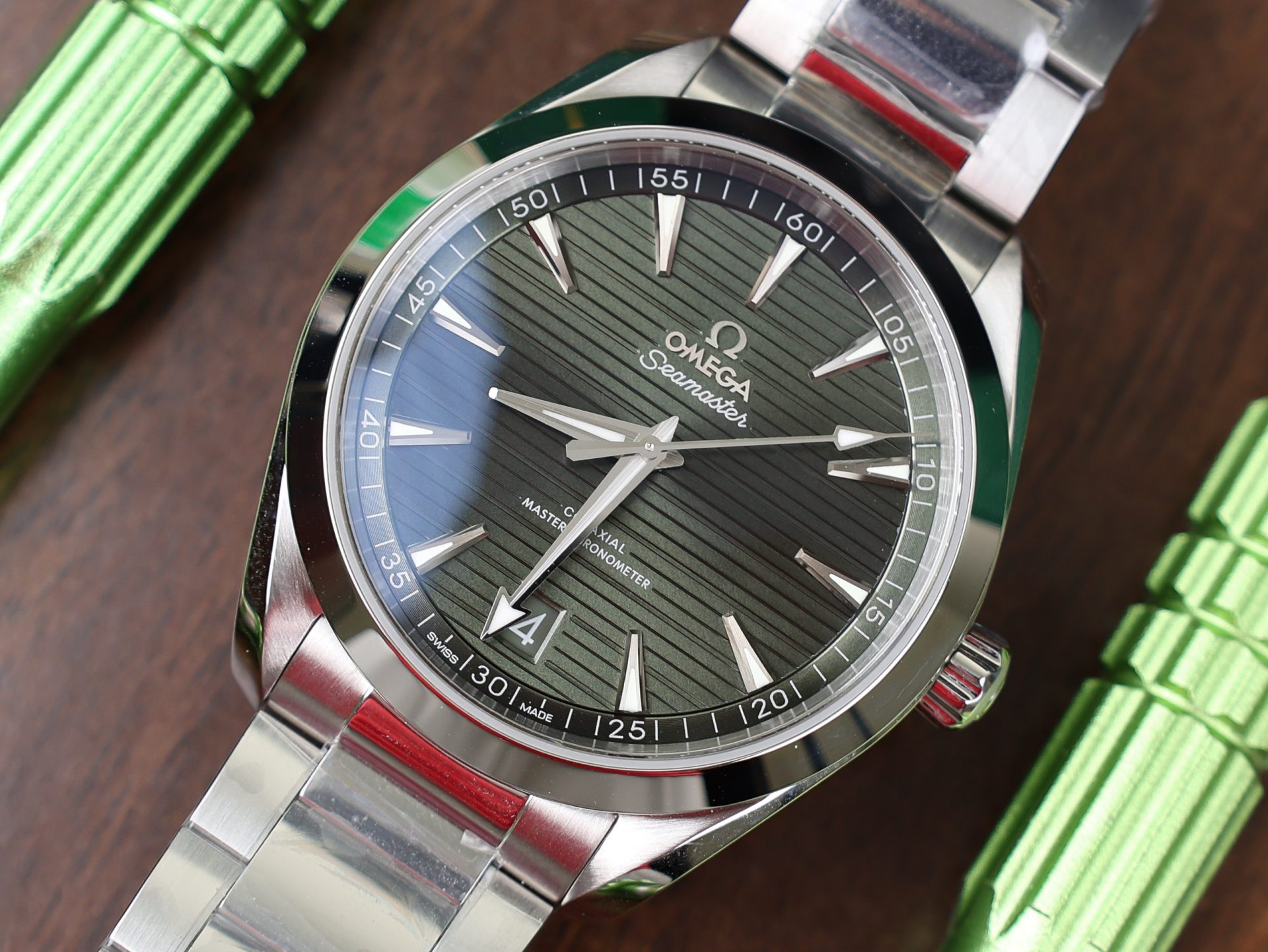 Omega Replica Watch Seamaster Aqua Terra Green Dial Metal Wire 41mm
