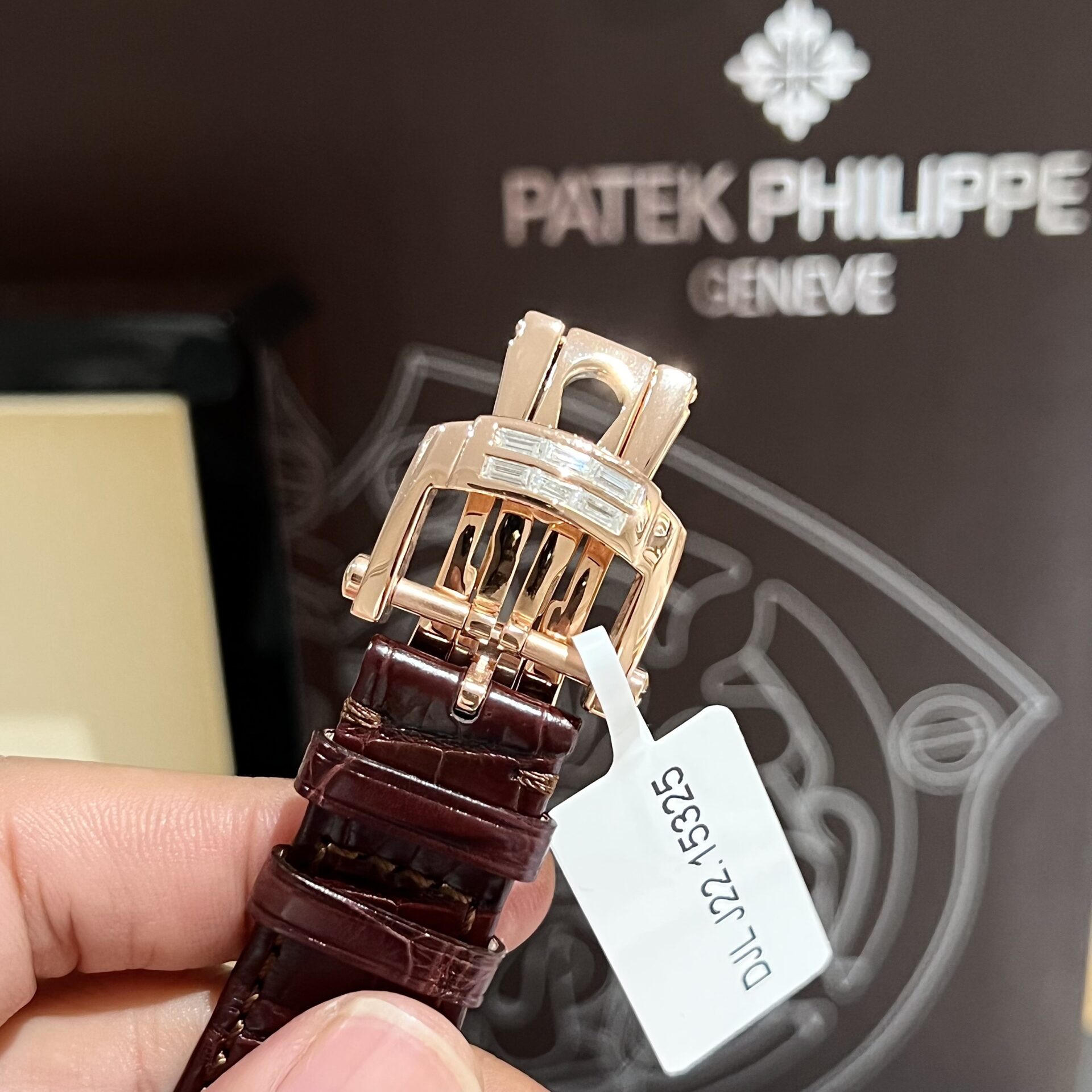 Patek Philippe Nautilus 5724R Gold Wrapped Moissanite Diamond Replica Watch 40mm