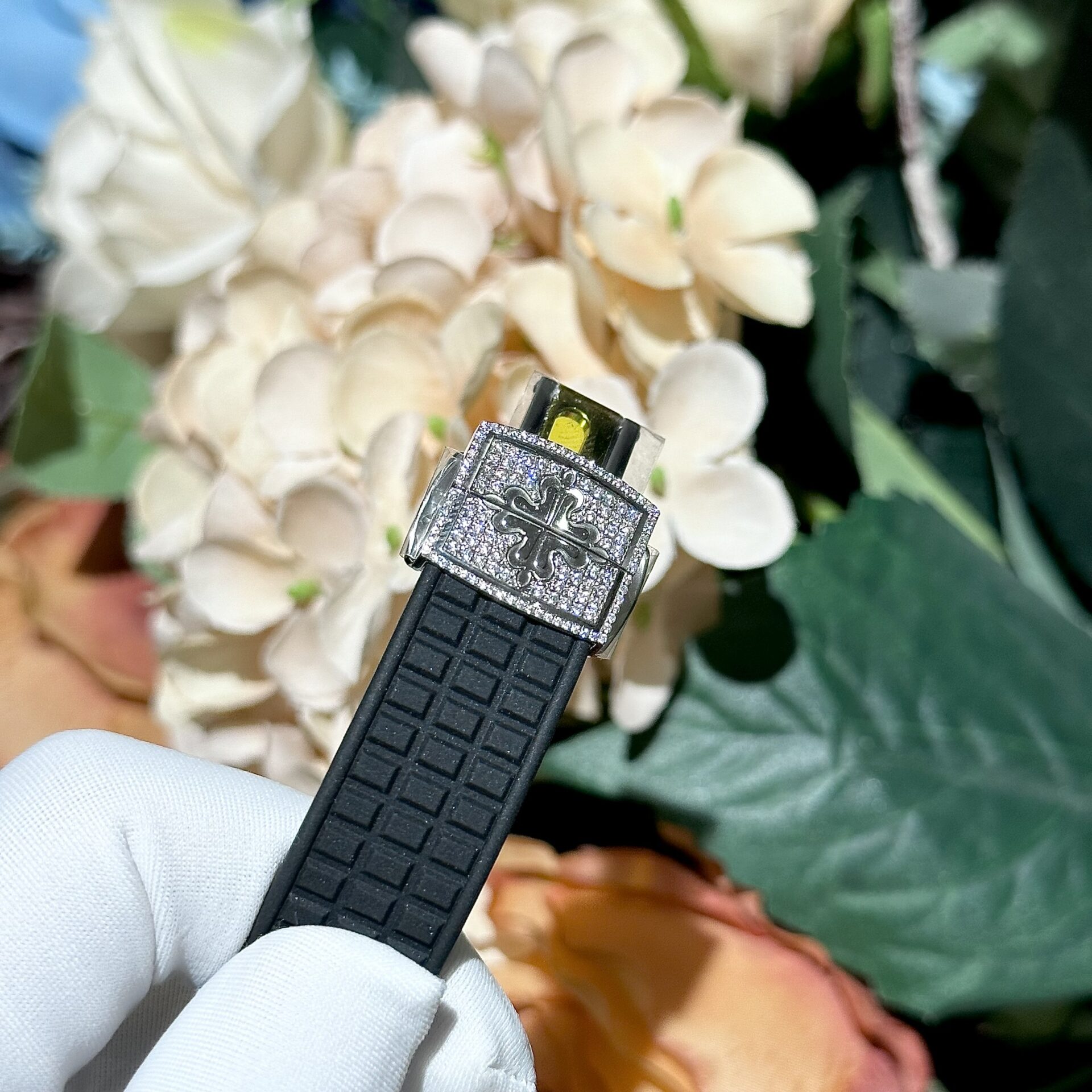 Patek Philippe Replica Watch Aquanaut 5069G Black Dial Custom Moissanite Diamonds 35.6mm