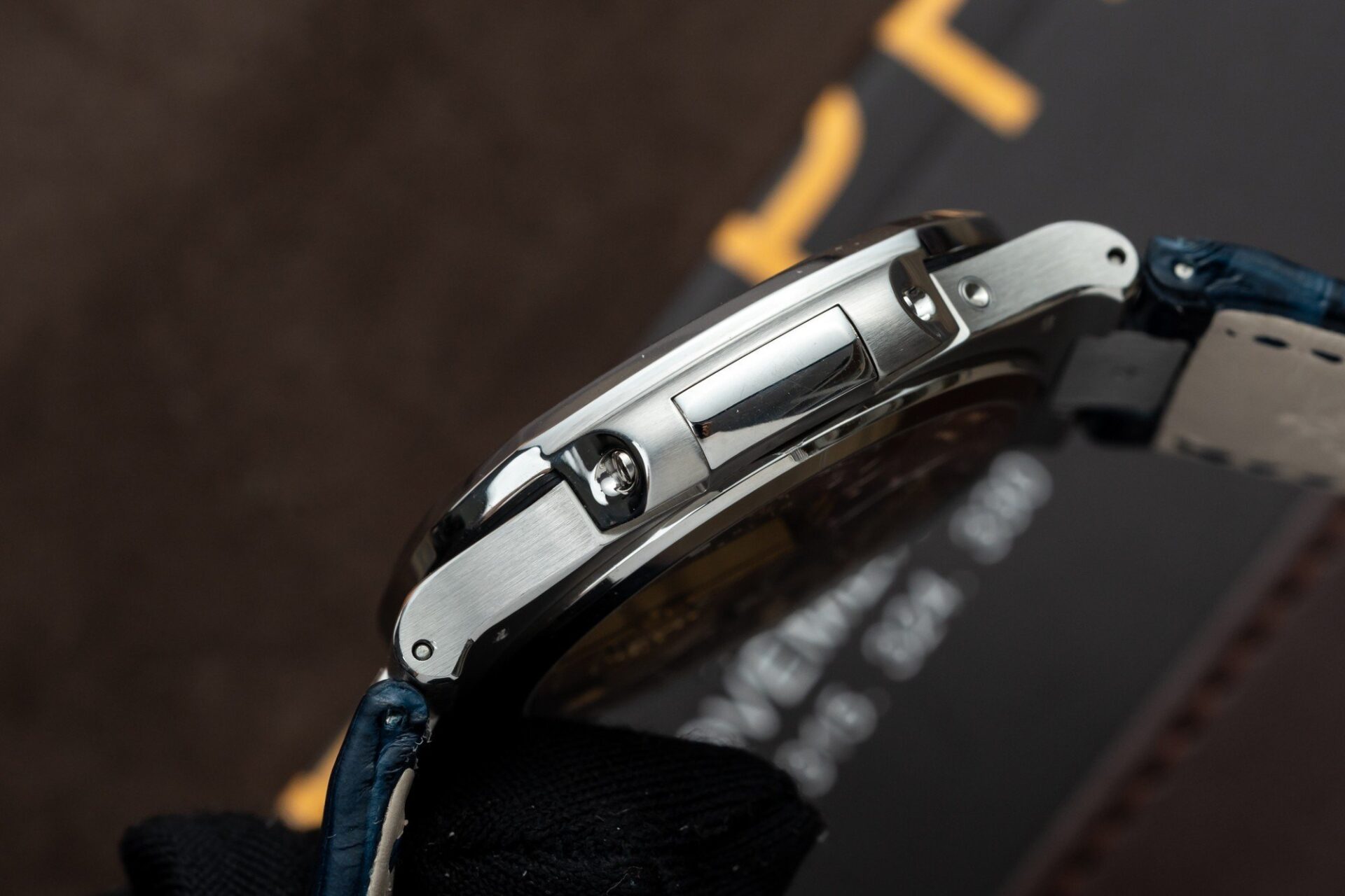 Patek Philippe Nautilus 5724G Replica Watch Blue GRF 40mm