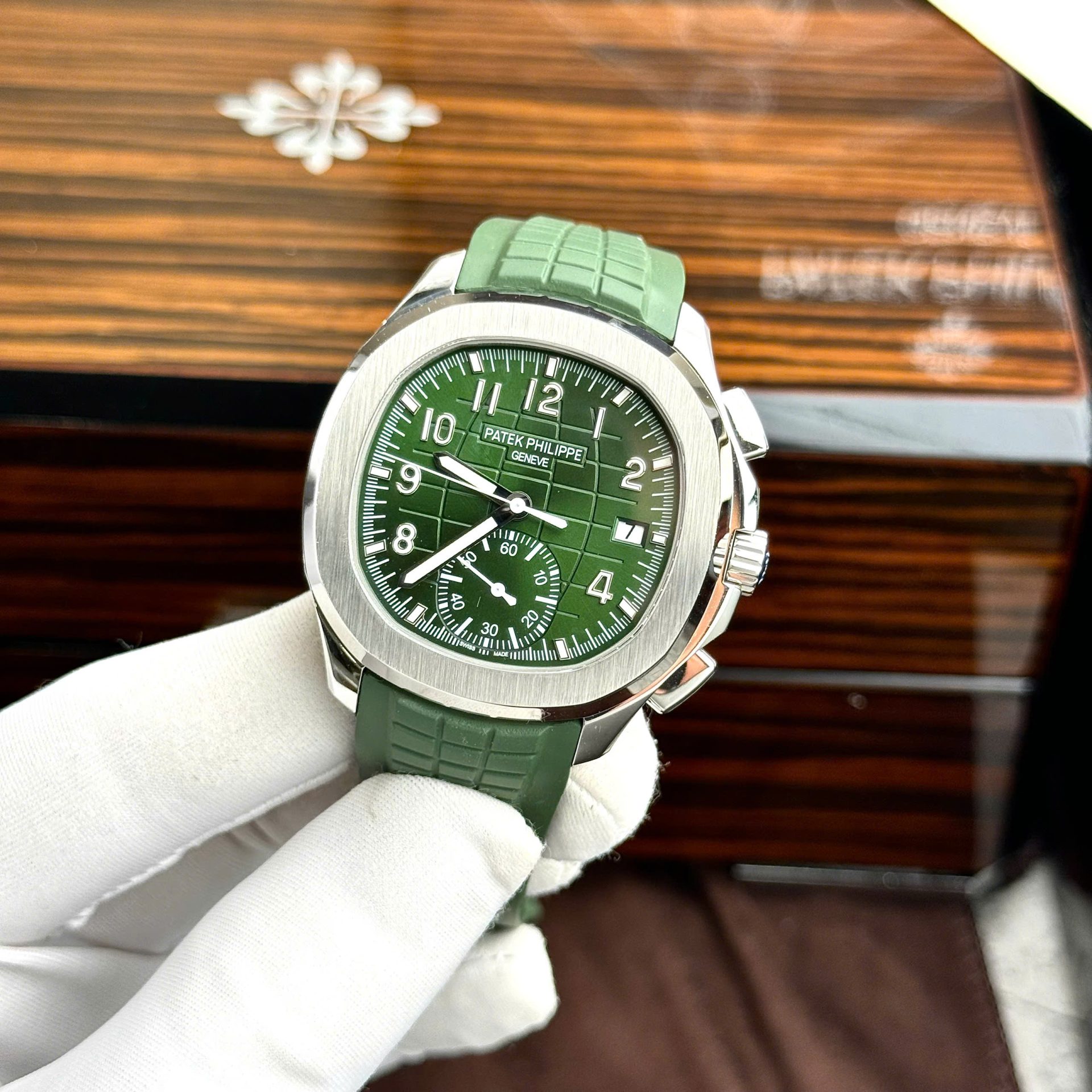 Patek Philippe Replica Watch Aquanaut 5968G Green Dial Rubber Strap 42.2mm