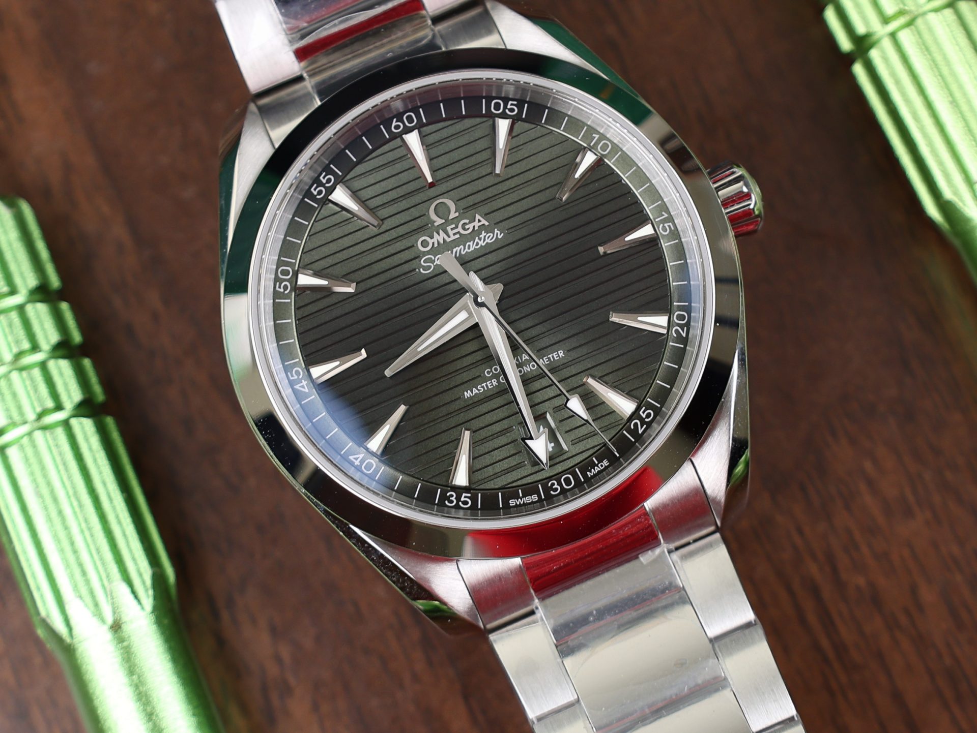 Omega Replica Watch Seamaster Aqua Terra Green Dial Metal Wire 41mm