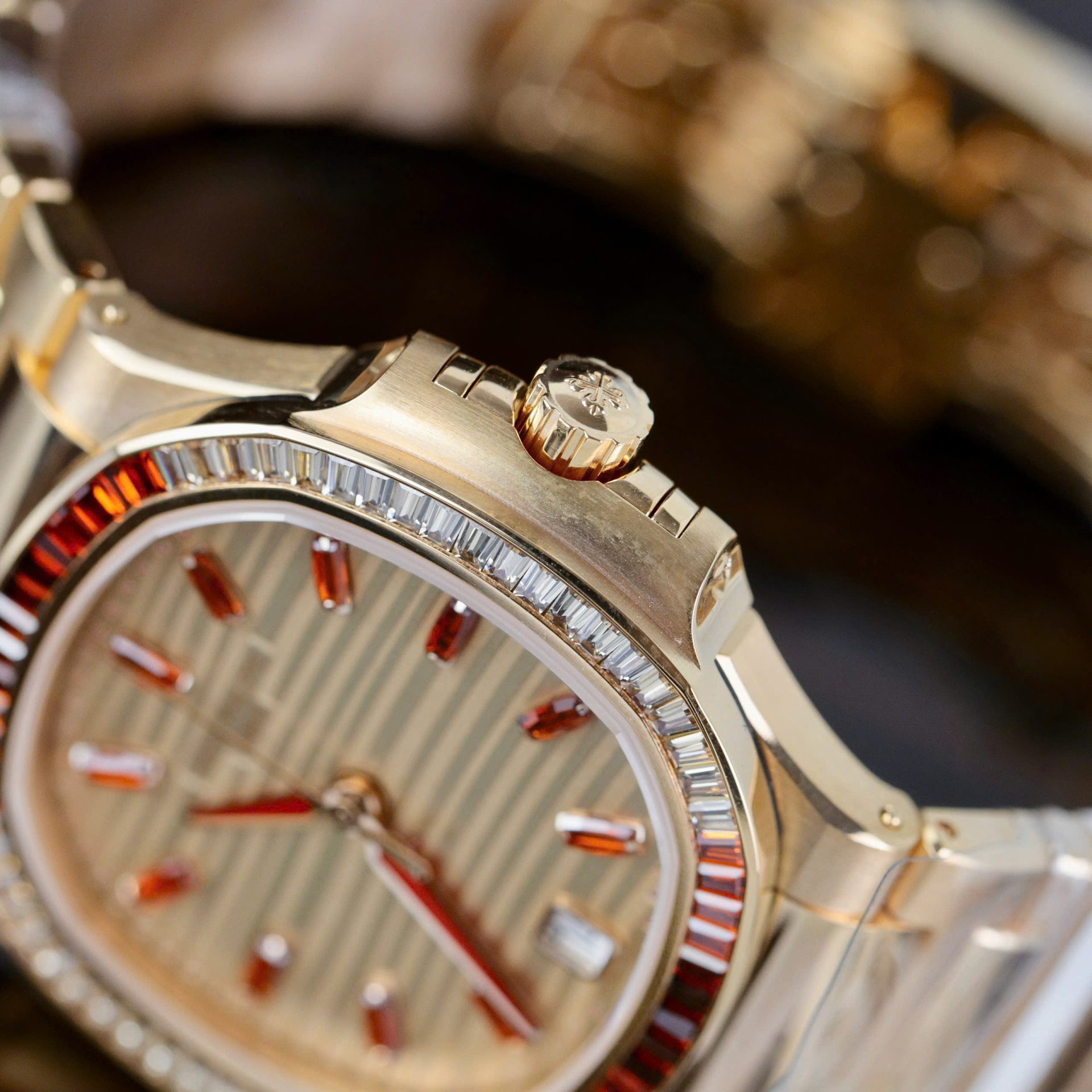 Patek Philippe Best Copies Watch Nautilus 7118-1300R 18K Gold Wrapped 35.2mm