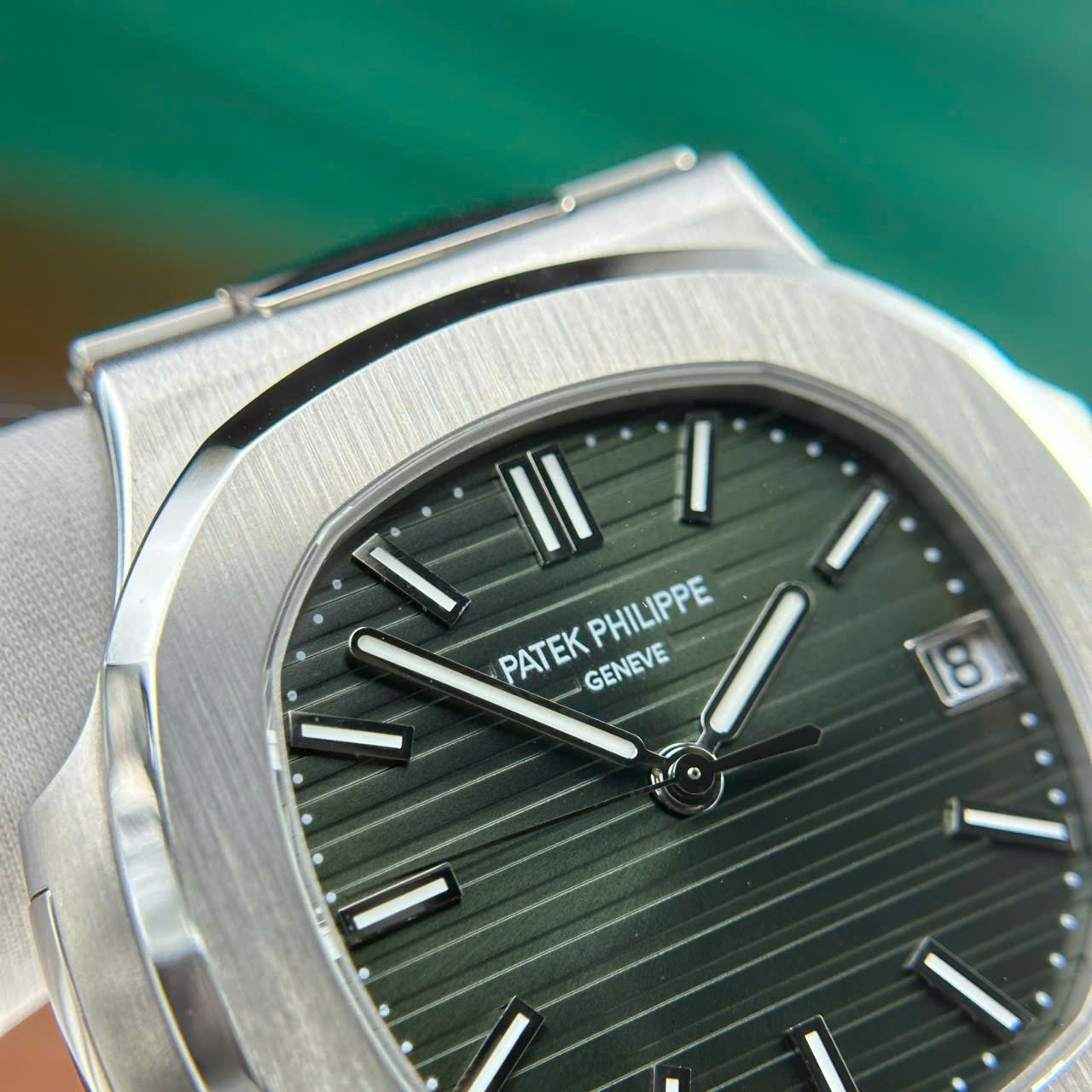 Patek Philippe Nautilus 5711 Refined Full Options Green Dial Best Top Quality Watch 40mm
