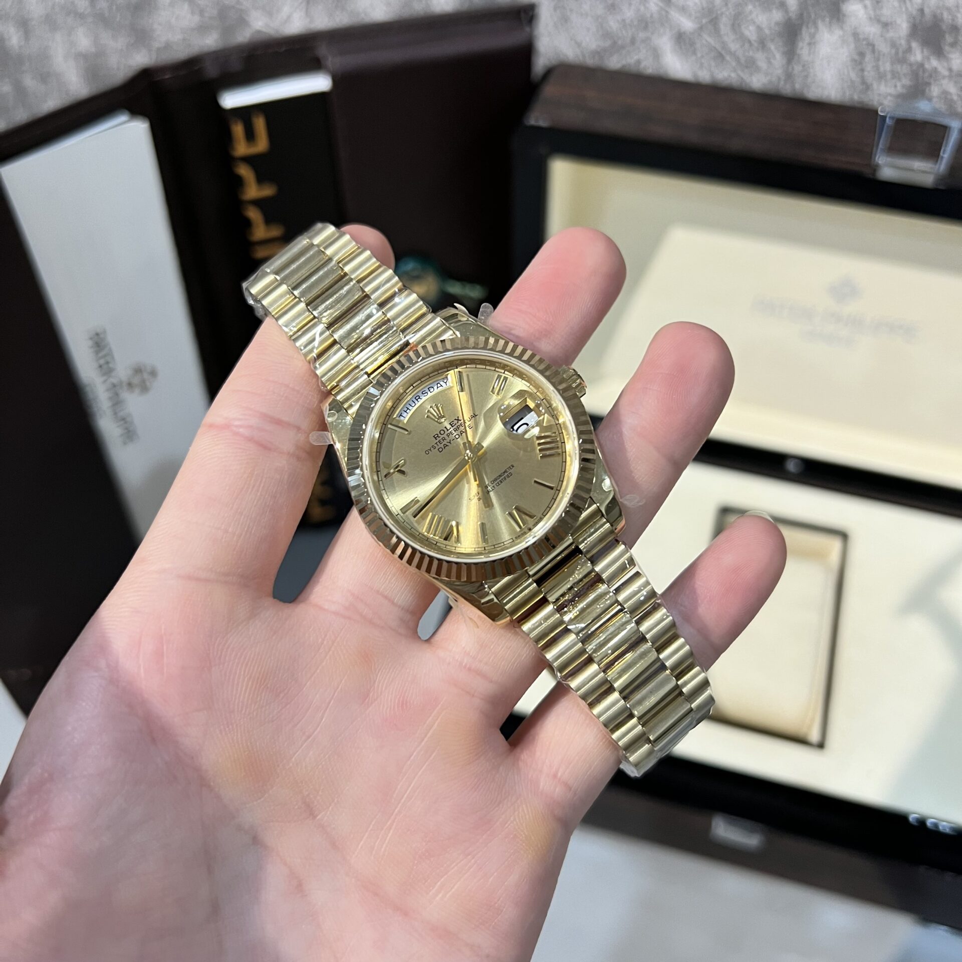 Rolex Day-Date 228238 Replica Watch Yellow Champagne Dial Refined 166 gr GM V2 40mm