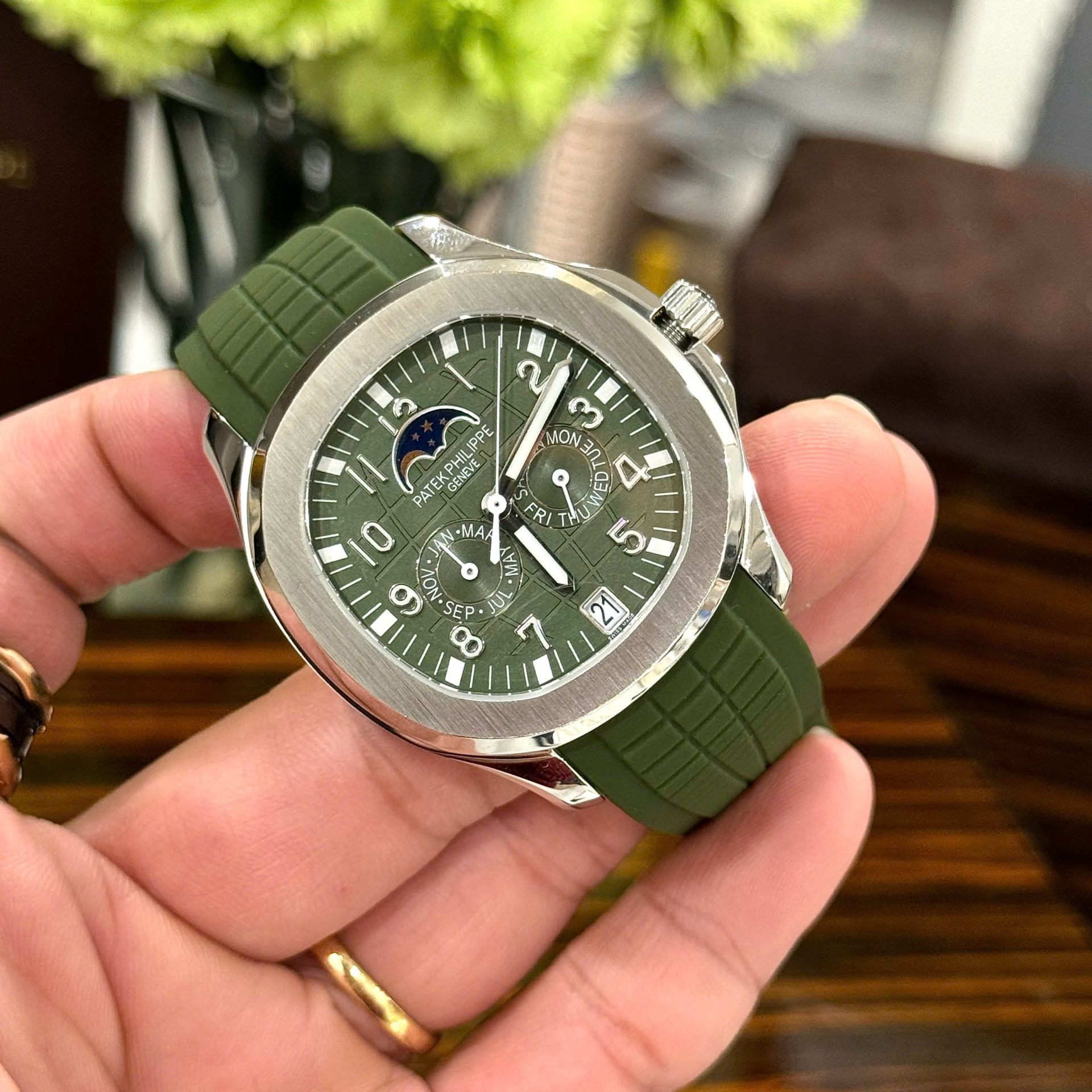 Patek Philippe Aquanaut 5261G Best Replica Watches Green Dial Rubber Strap 40mm