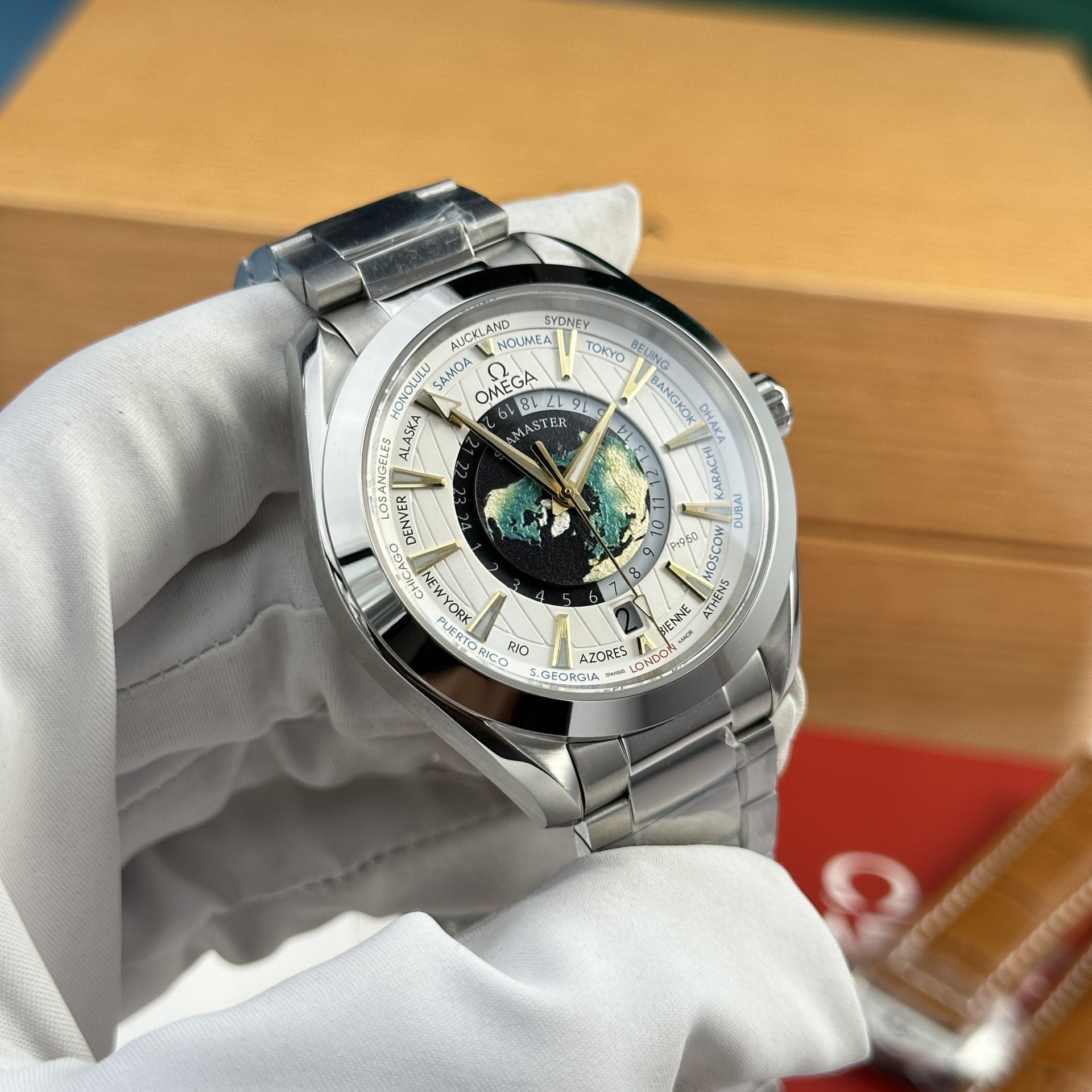 Omega Replica Watches Aqua Terra Worldtimer Metal Wire 43mm