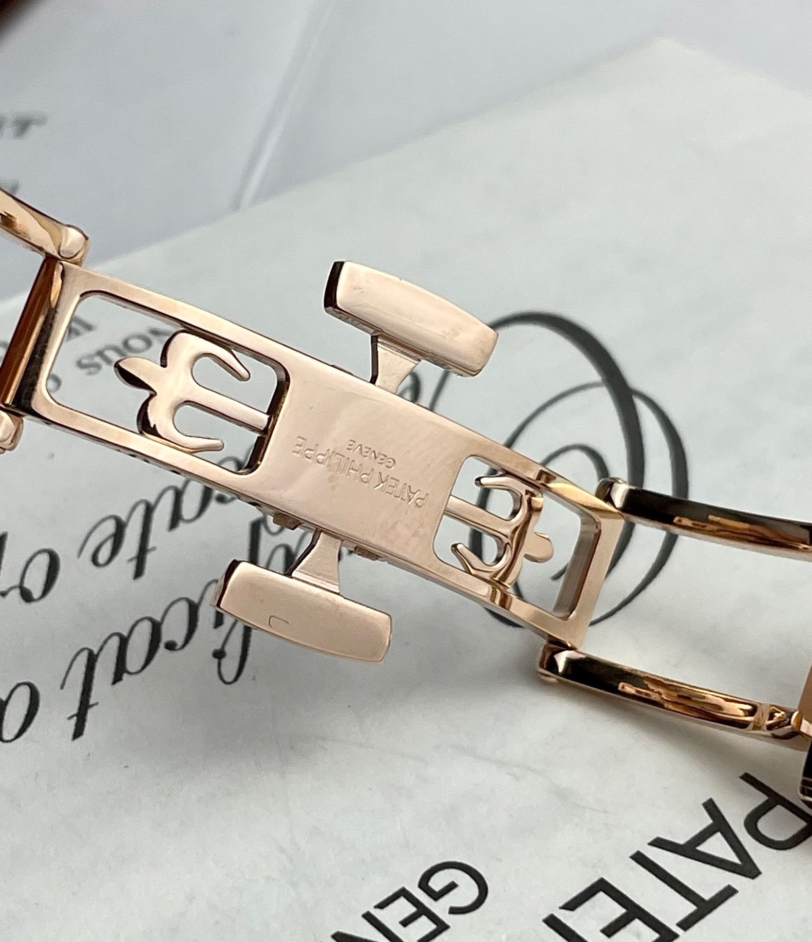 Patek Philippe Replica Watch Aquanaut 5072R Gold Wrapped Moissanite Diamond 35.6mm