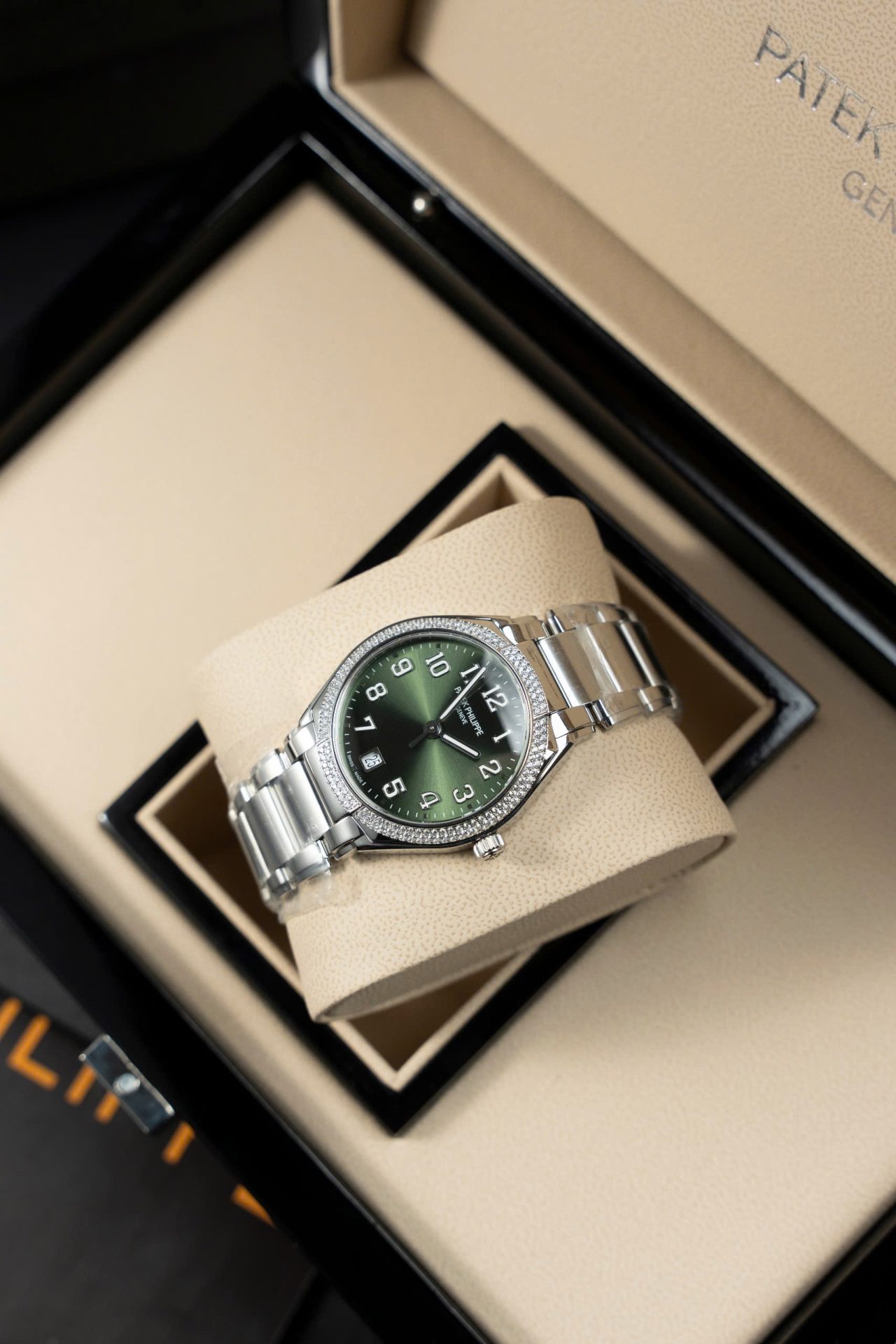 Patek Philippe Copies Watches Twenty 4 7300 Green Dial Metal Wire 36mm