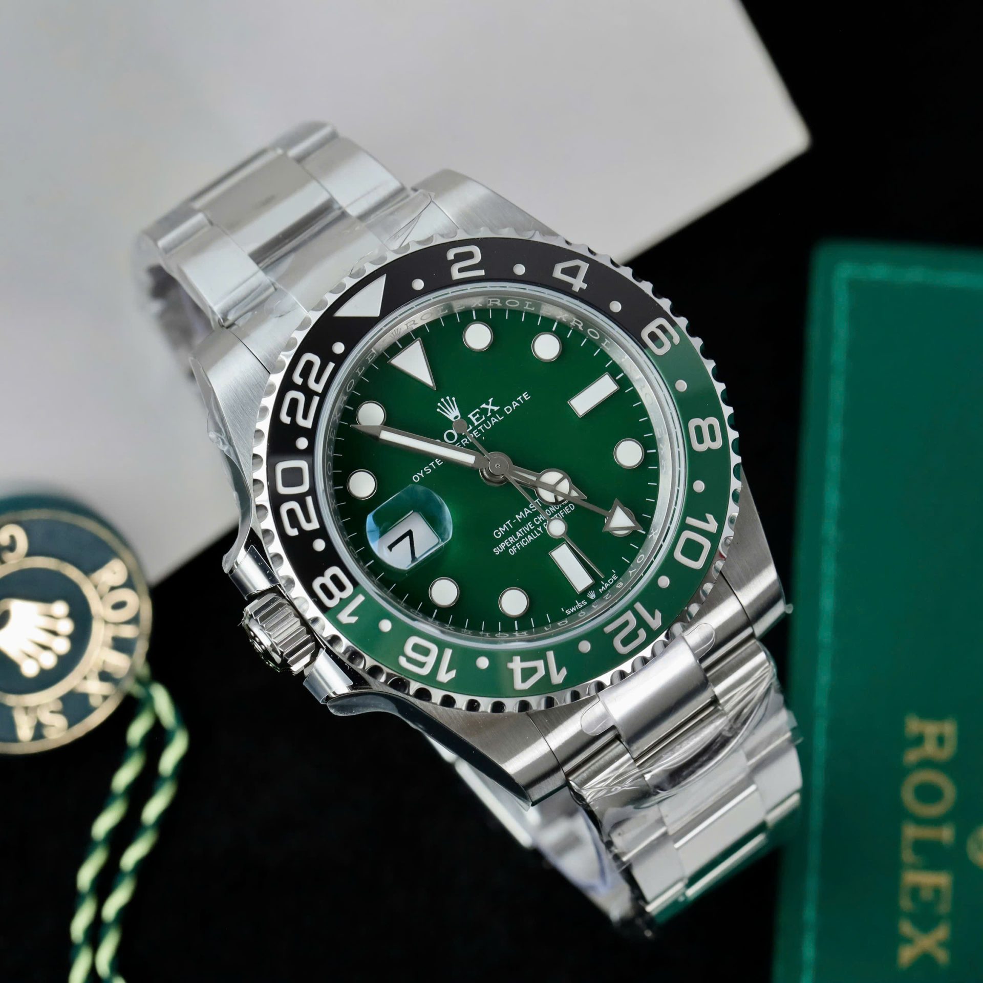Rolex GMT-Master II 126729VTNR Replica Watch Green Dial Oyster Strap 40mm
