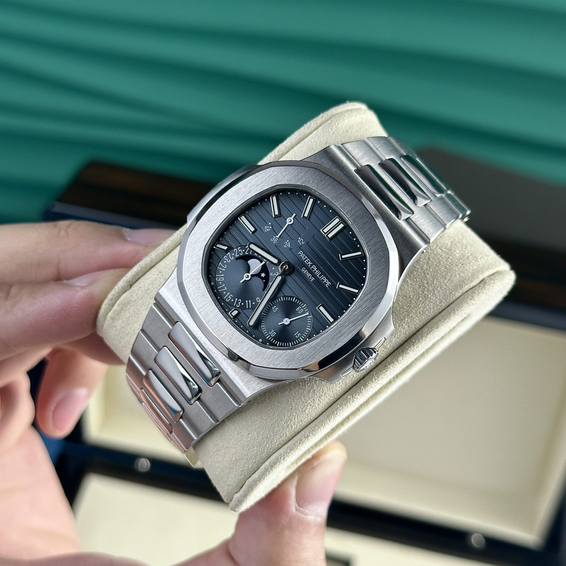 Patek Philippe Best Replica Watch Nautilus 5712 Custom Authentic Details 40mm