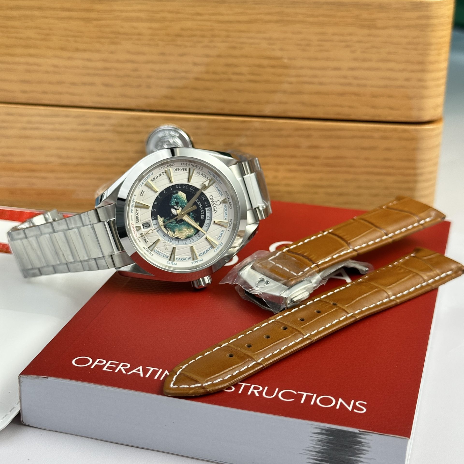 Omega Replica Watches Aqua Terra Worldtimer Metal Wire 43mm