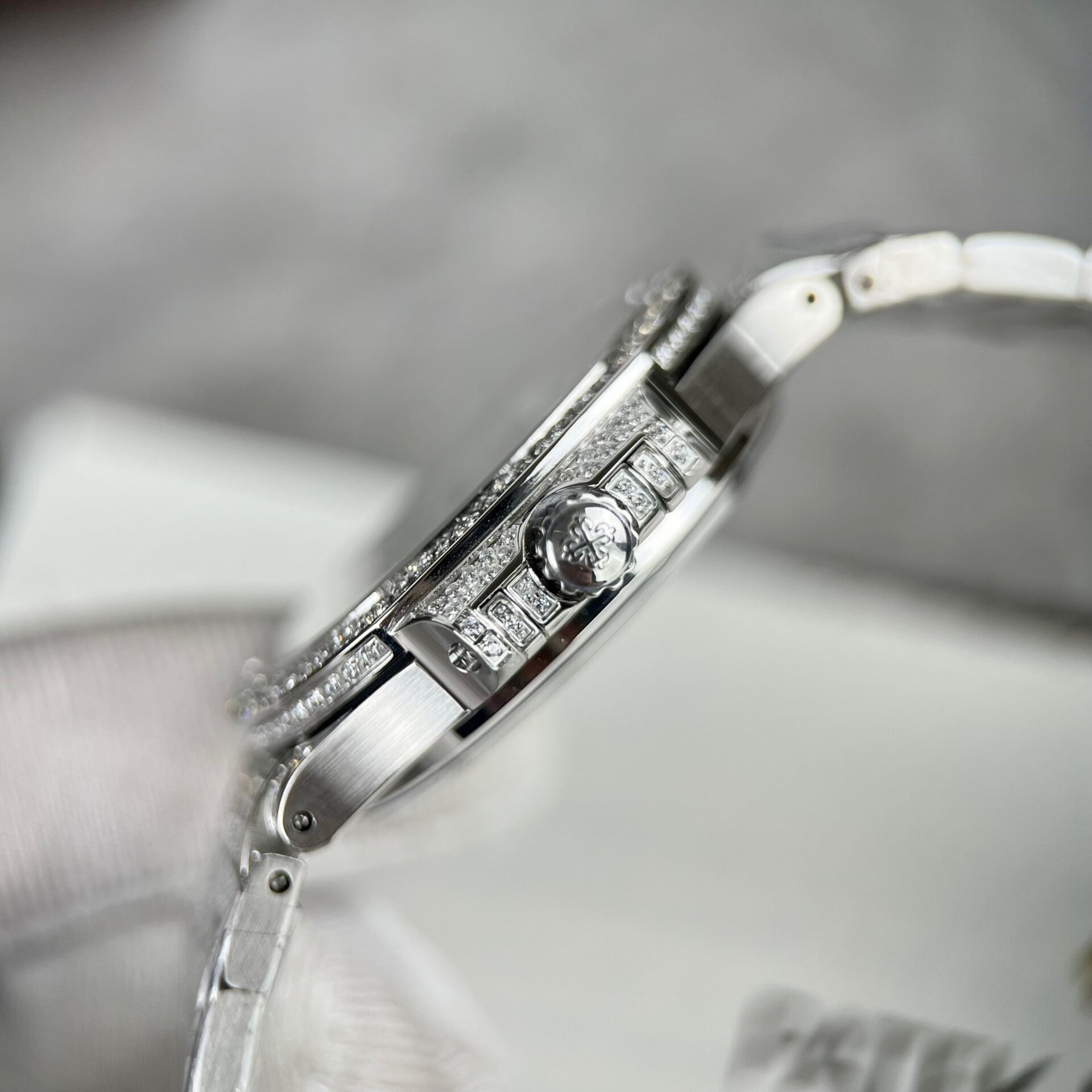 Patek Philippe Nautilus 7118 Full Diamond Replica Watch 35.2mm