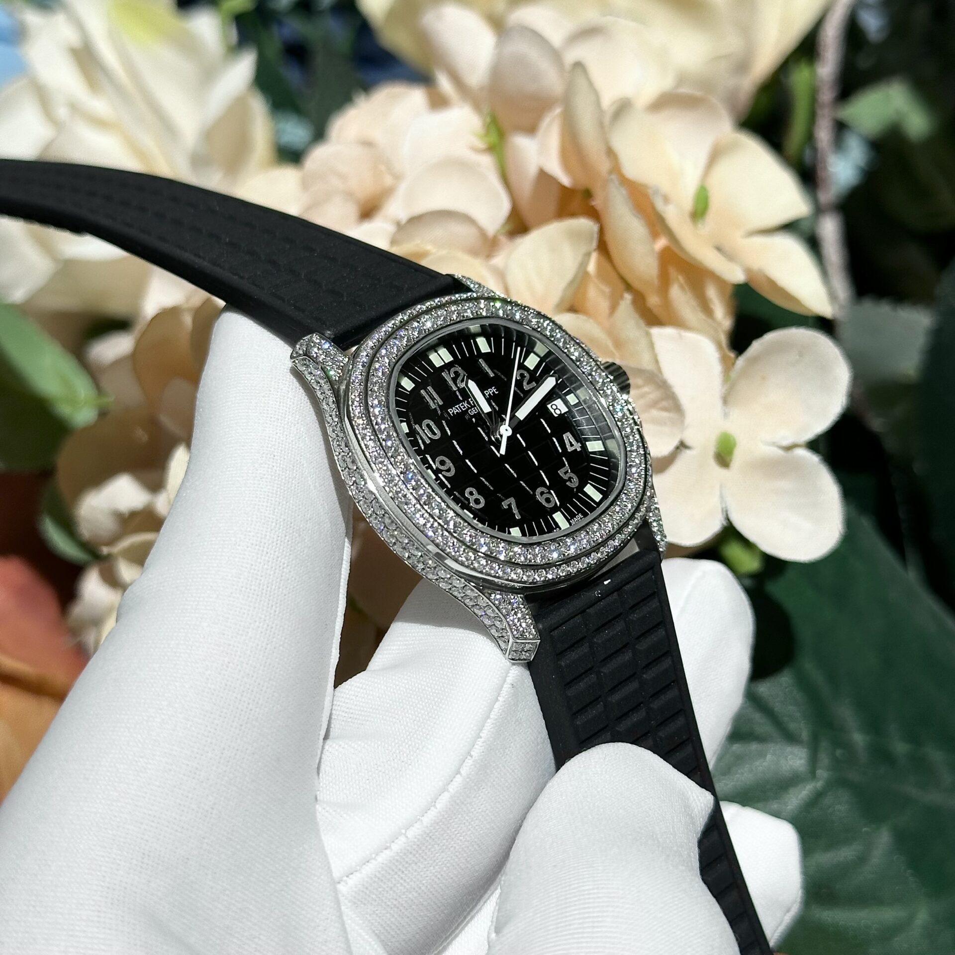 Patek Philippe Replica Watch Aquanaut 5069G Black Dial Custom Moissanite Diamonds 35.6mm