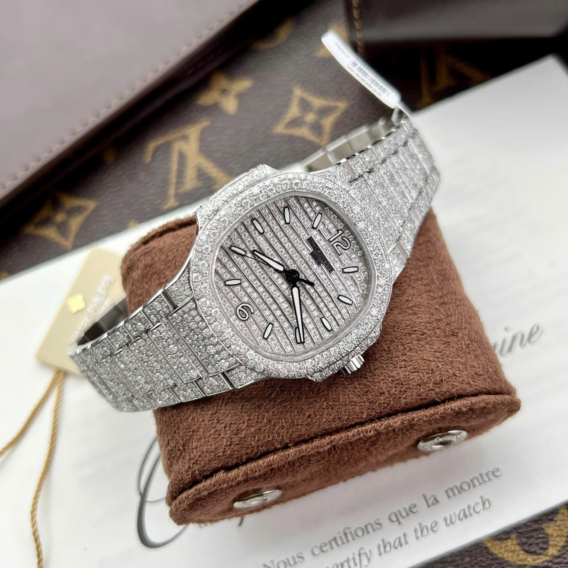 Patek Philippe Nautilus 7118 Best Copies Watch Diamonds Moissanite Hong Kong 35.2mm