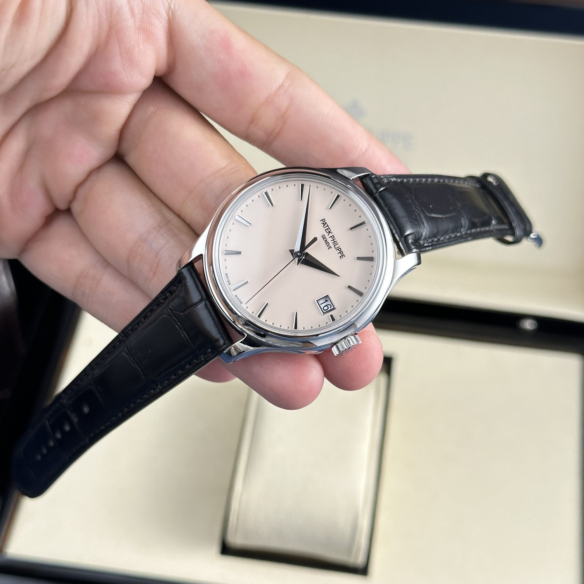 Patek Philippe Replica Watch Calatrava 5227G Mechanical Ivory Dial 3K Factory 39mm