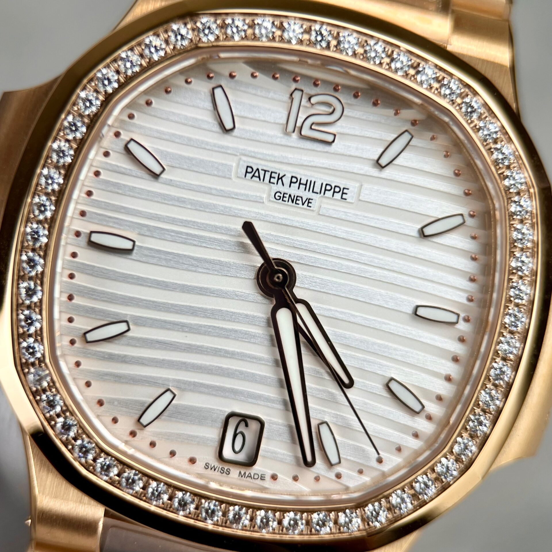 Patek Philippe Nautilus 7118 Replica Watch With Diamonds Bezel 3K Factory 35.2mm