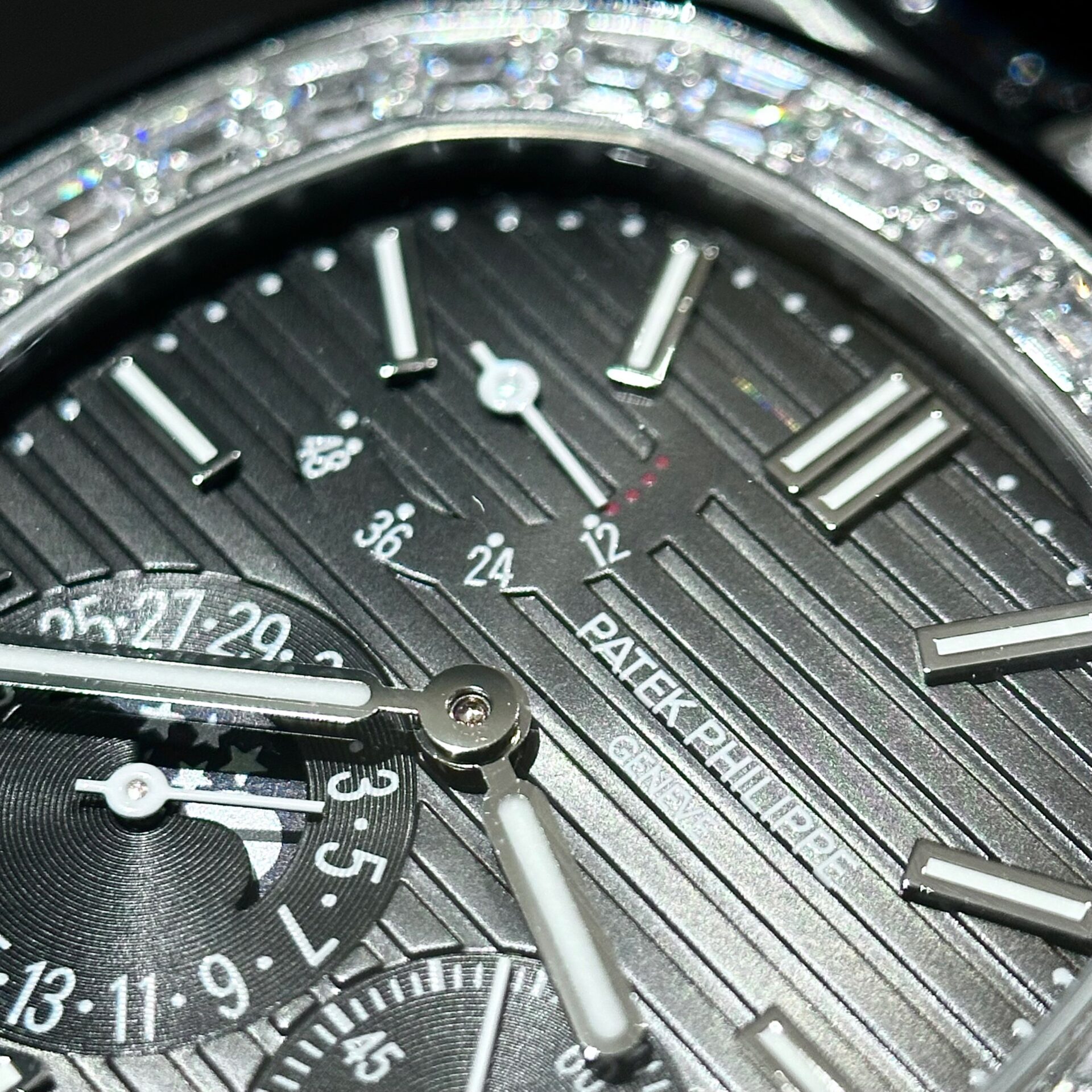 Patek Philippe Nautilus 5724G Replica Watch Gray Dial GRF 40mm