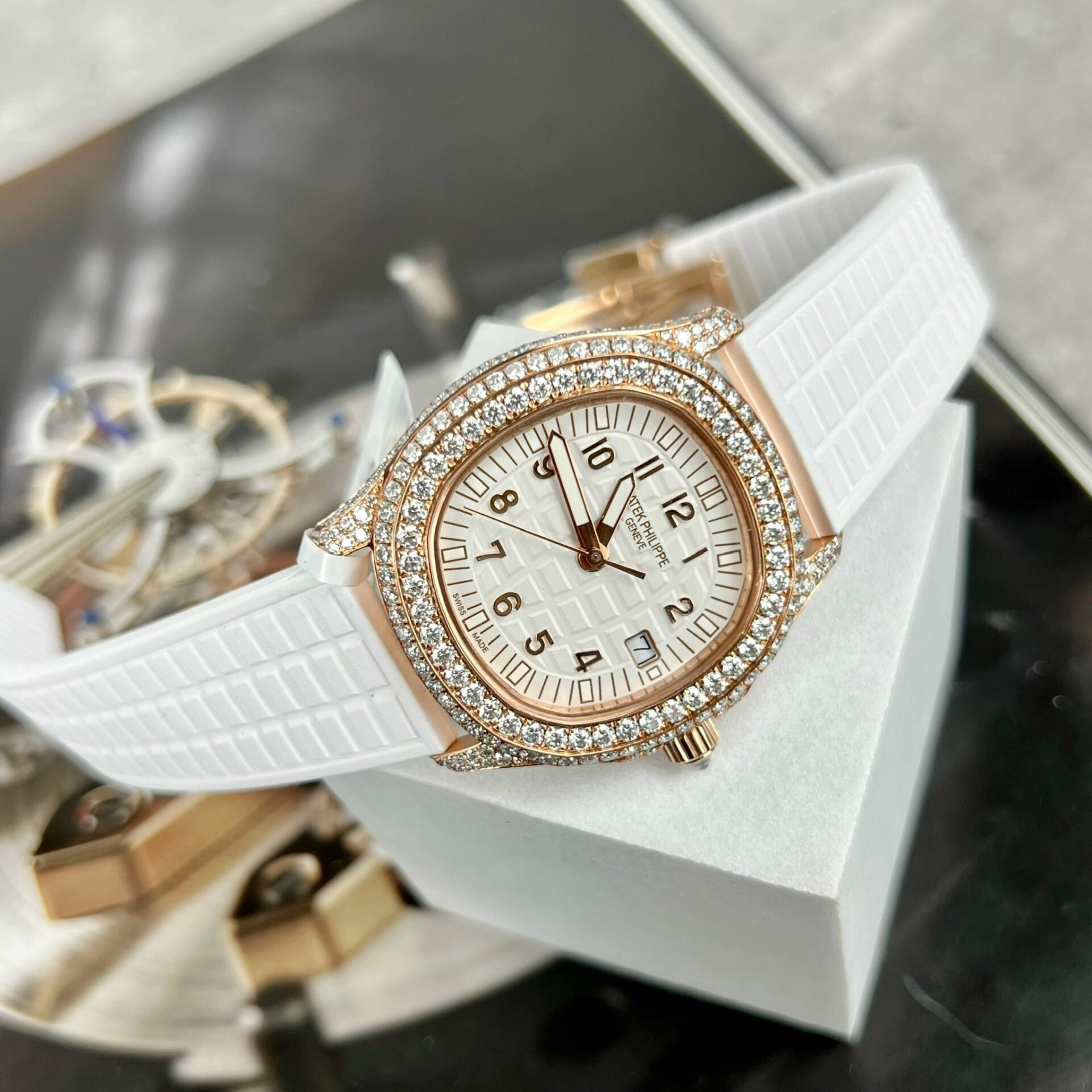 Patek Philippe Aquanaut 5069R With Moissanite Replica Watch PPF 35.2mm
