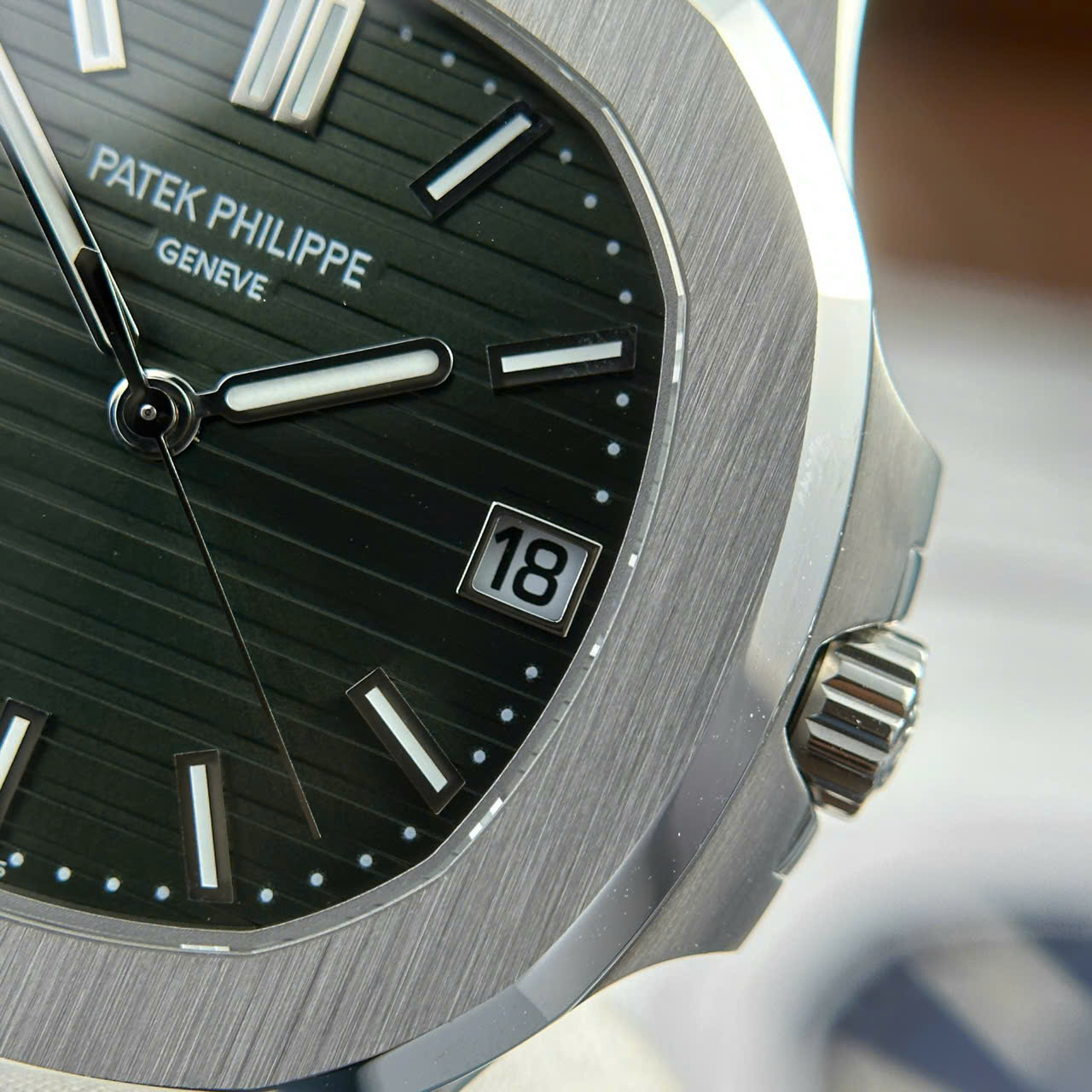 Patek Philippe Nautilus 5711 Refined Full Options Green Dial Best Top Quality Watch 40mm