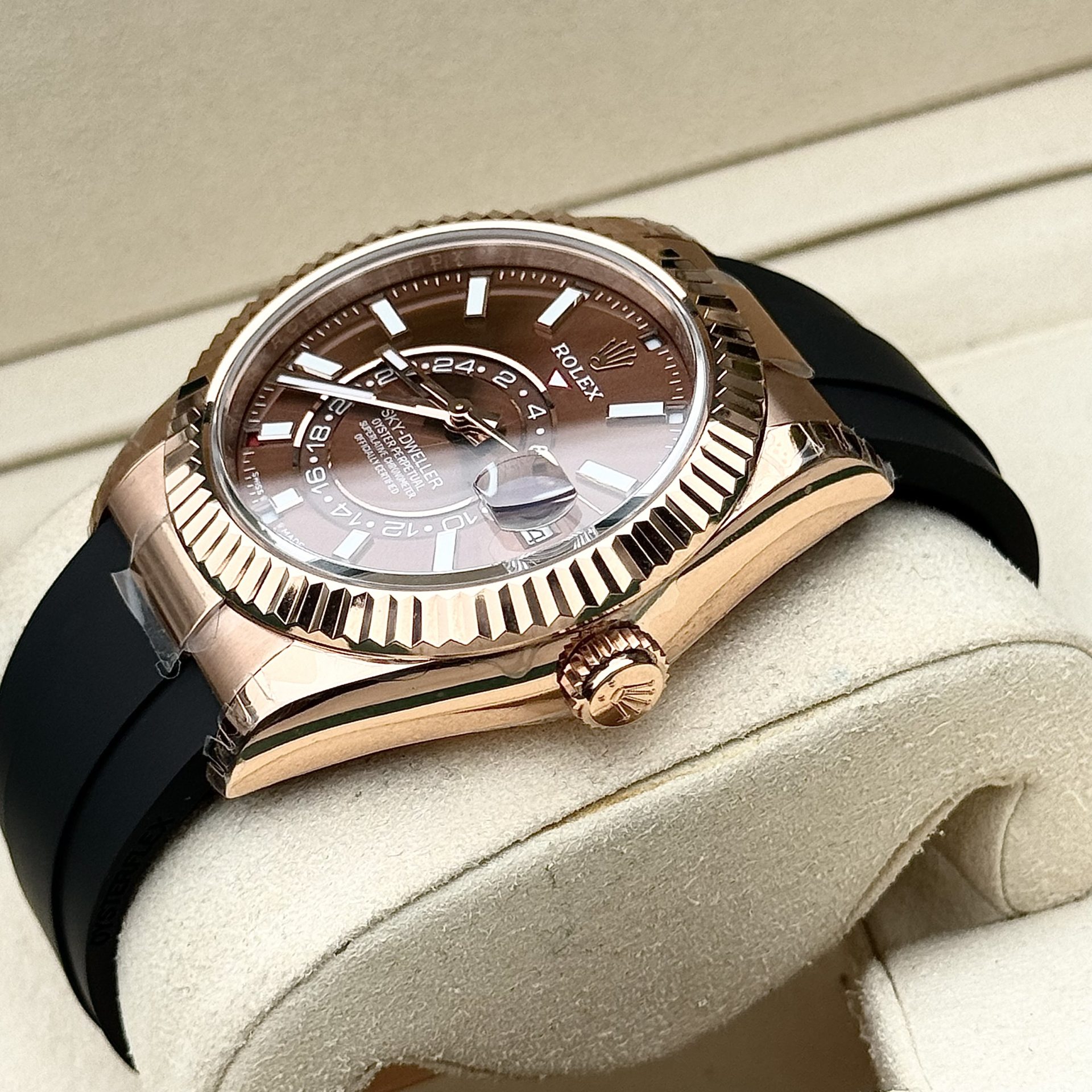 Rolex Replica Watch Sky-Dweller 336235 Chocolate Dial Rubber Strap 42mm