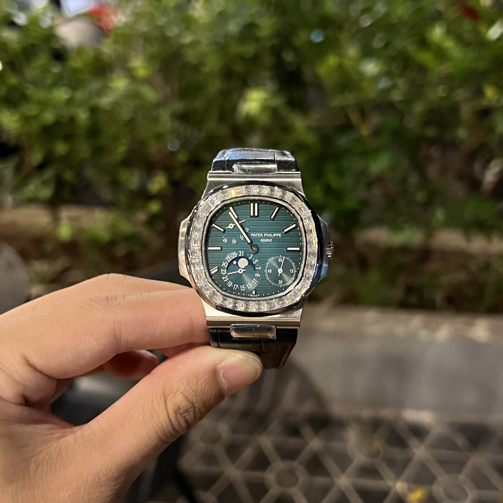 Patek Philippe Nautilus 5722G With Diamond Moissanite Replica 11 Watch 40mm