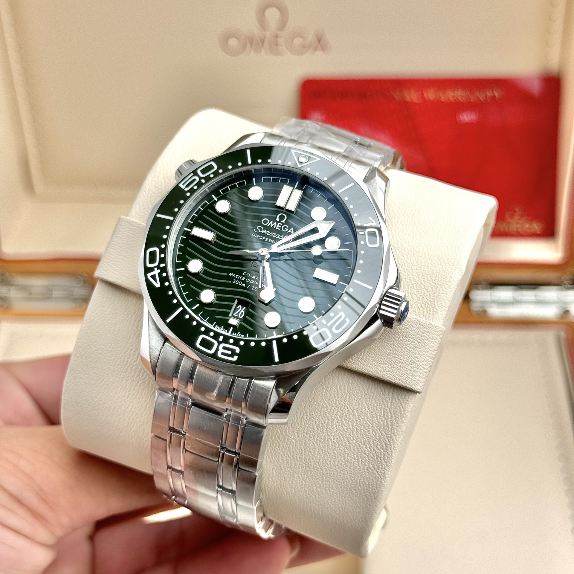 Omega Best Replica Watch Seamaster Diver 300M Dial Green VS Factory 42mm