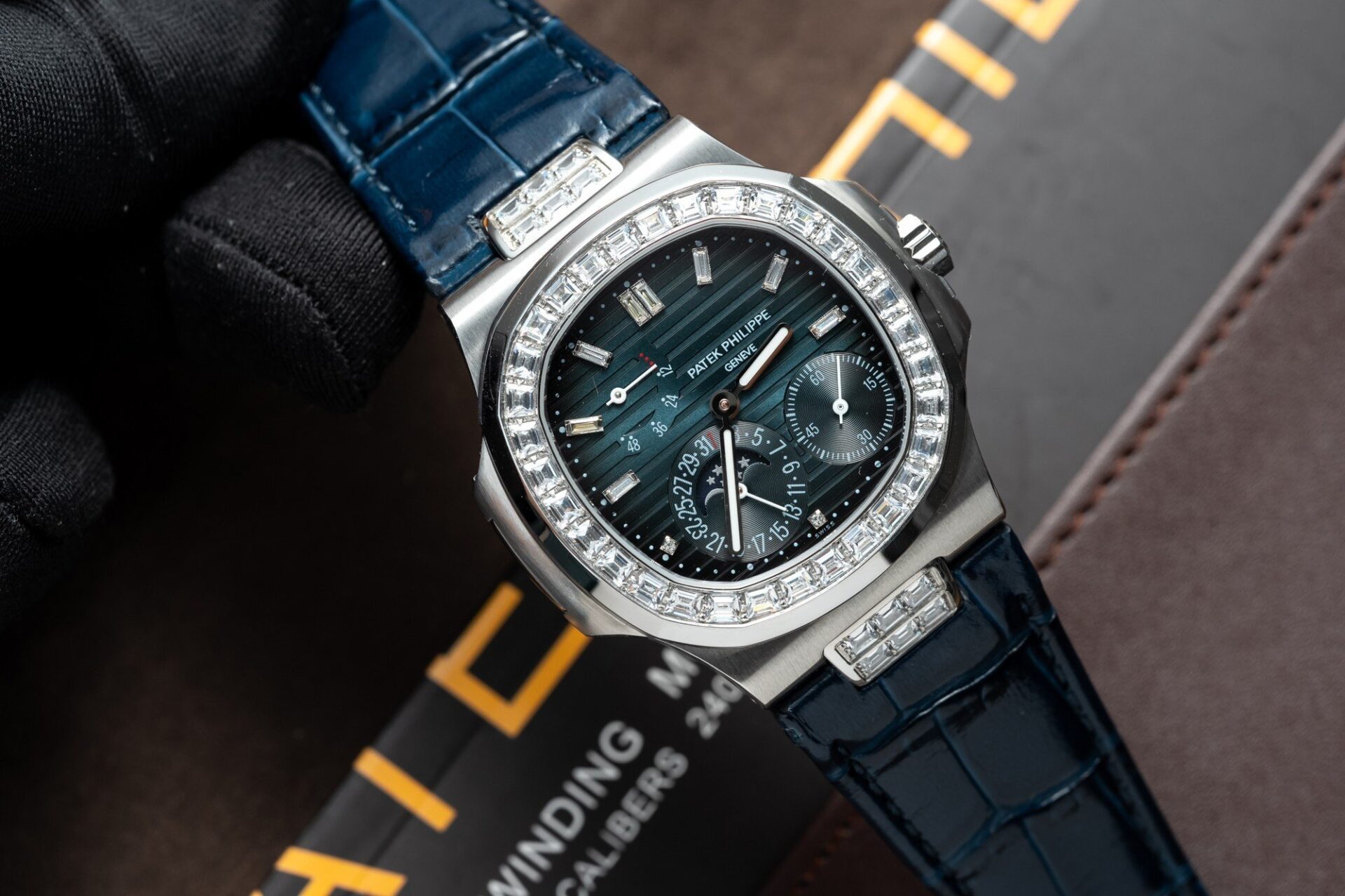 Patek Philippe Nautilus 5724G Replica Watch Blue GRF 40mm