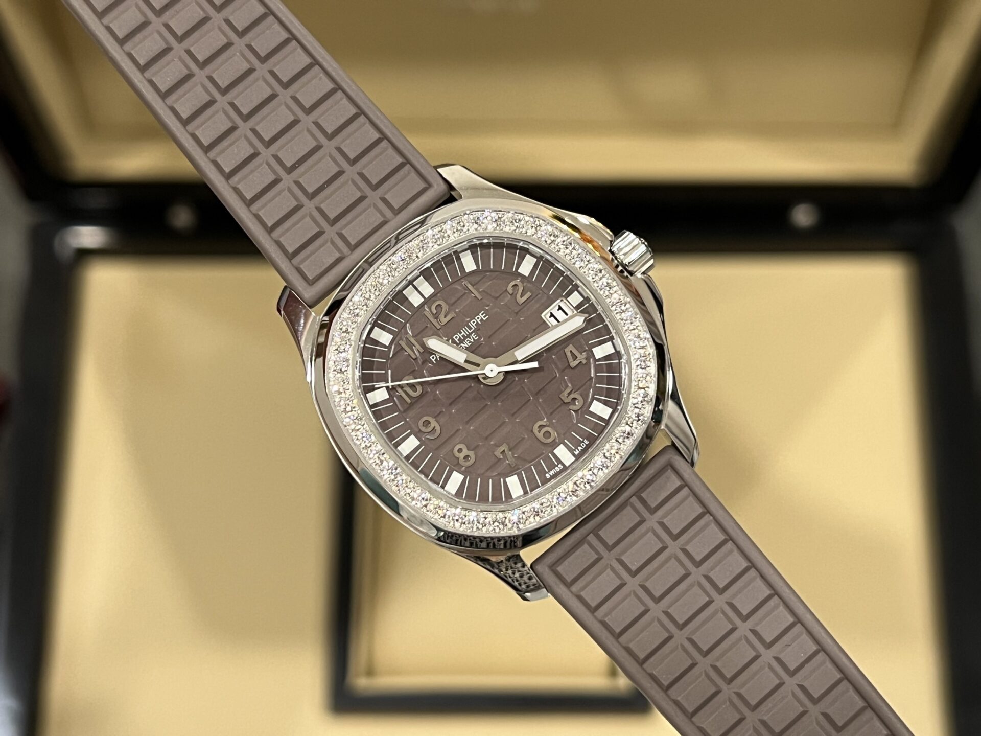 Patek Philippe Aquanaut 5067A Best Replica Watch Grey With Stone Bezel 35.6mm