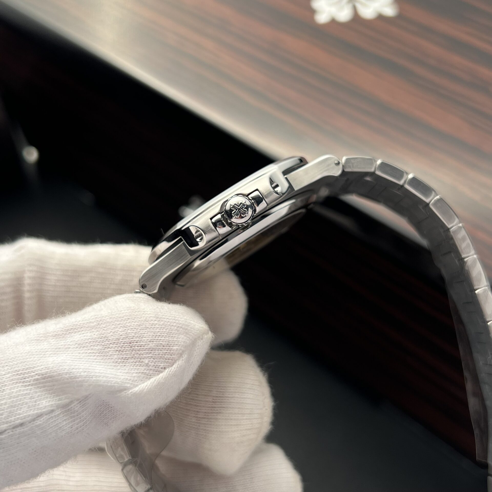 Patek Philippe Replica Watch Nautilus 5723 Gray Dial Metal Wire 40mm