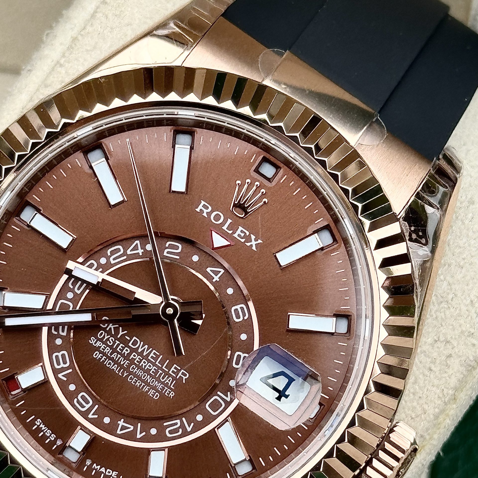 Rolex Replica Watch Sky-Dweller 336235 Chocolate Dial Rubber Strap 42mm