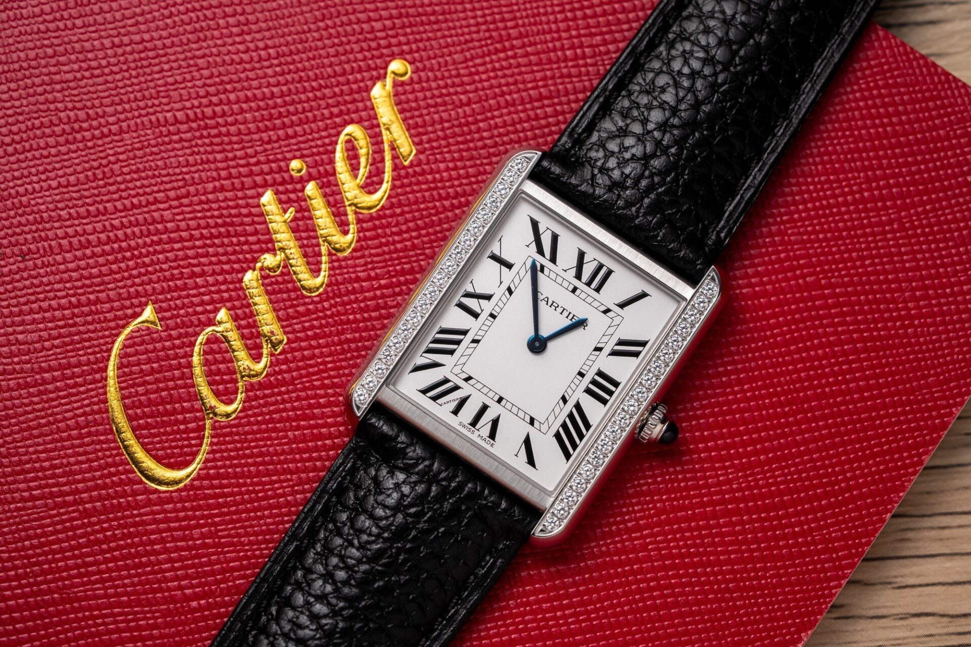 Cartier Fake Watch Tank Must W4TA0017 White Dial Leather Strap 33.7 25.5mm