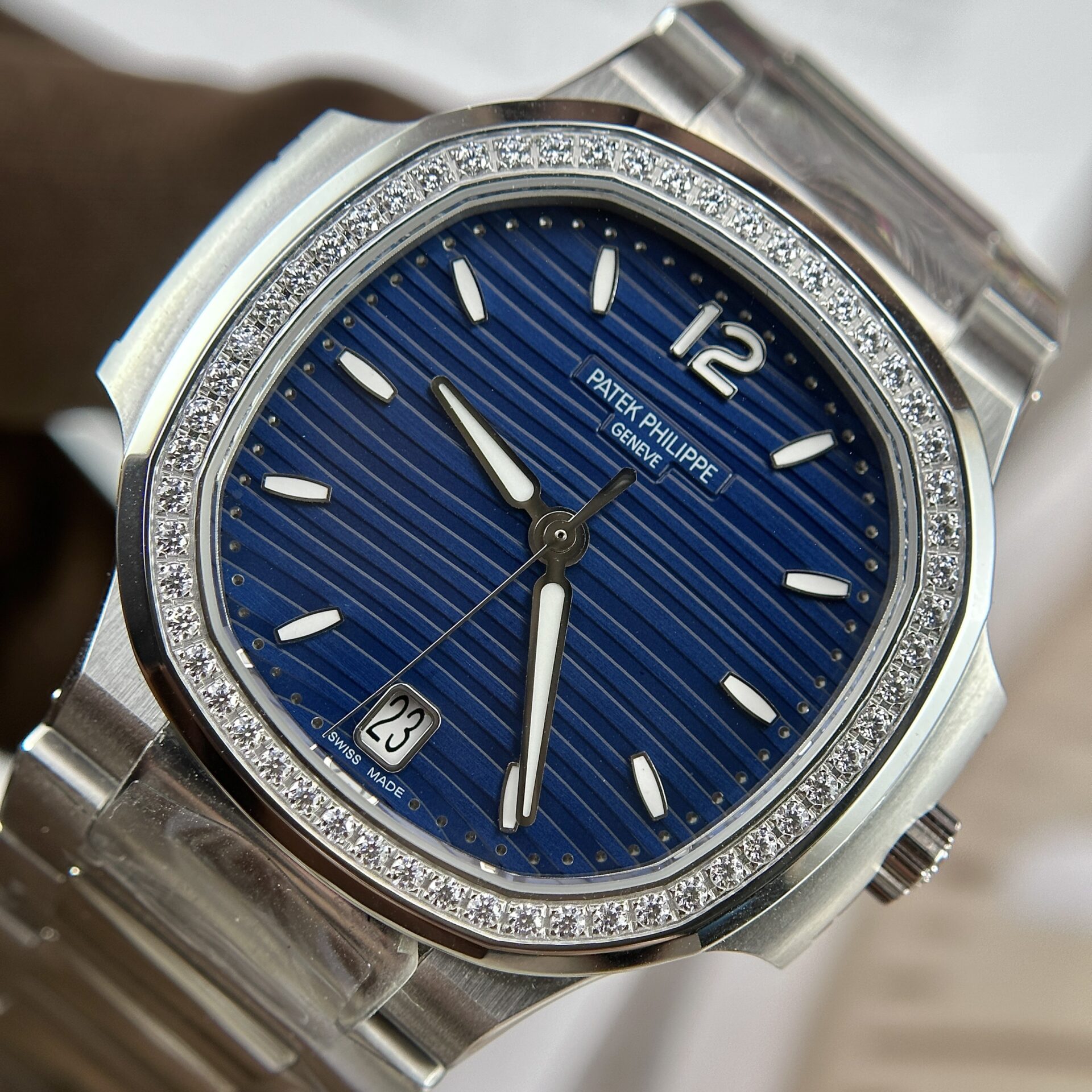 Patek Philippe Nautilus 7118 Replica Watch Blue Dial Stone Bezel 35.2mm