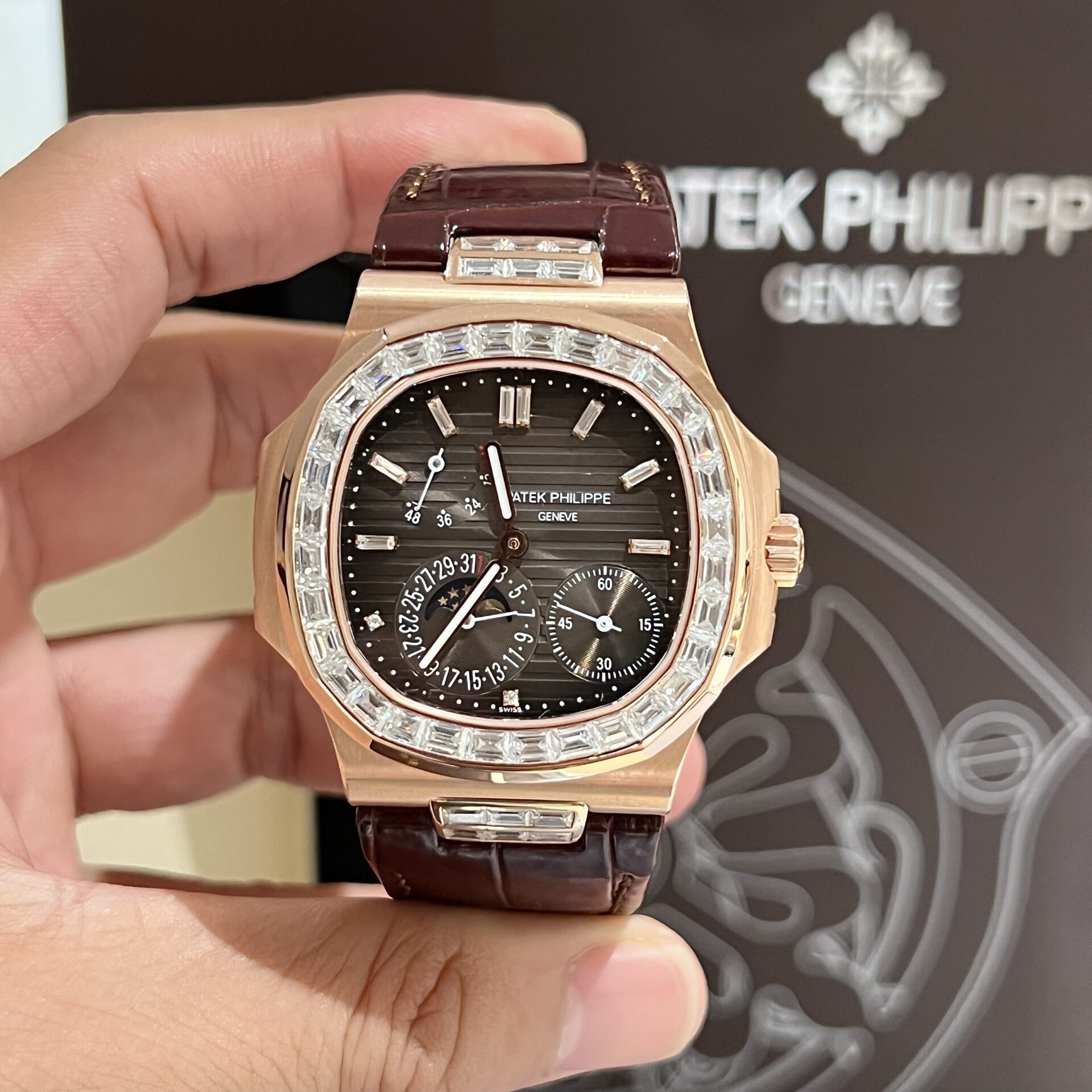 Patek Philippe Nautilus 5724R Gold Wrapped Moissanite Diamond Replica Watch 40mm