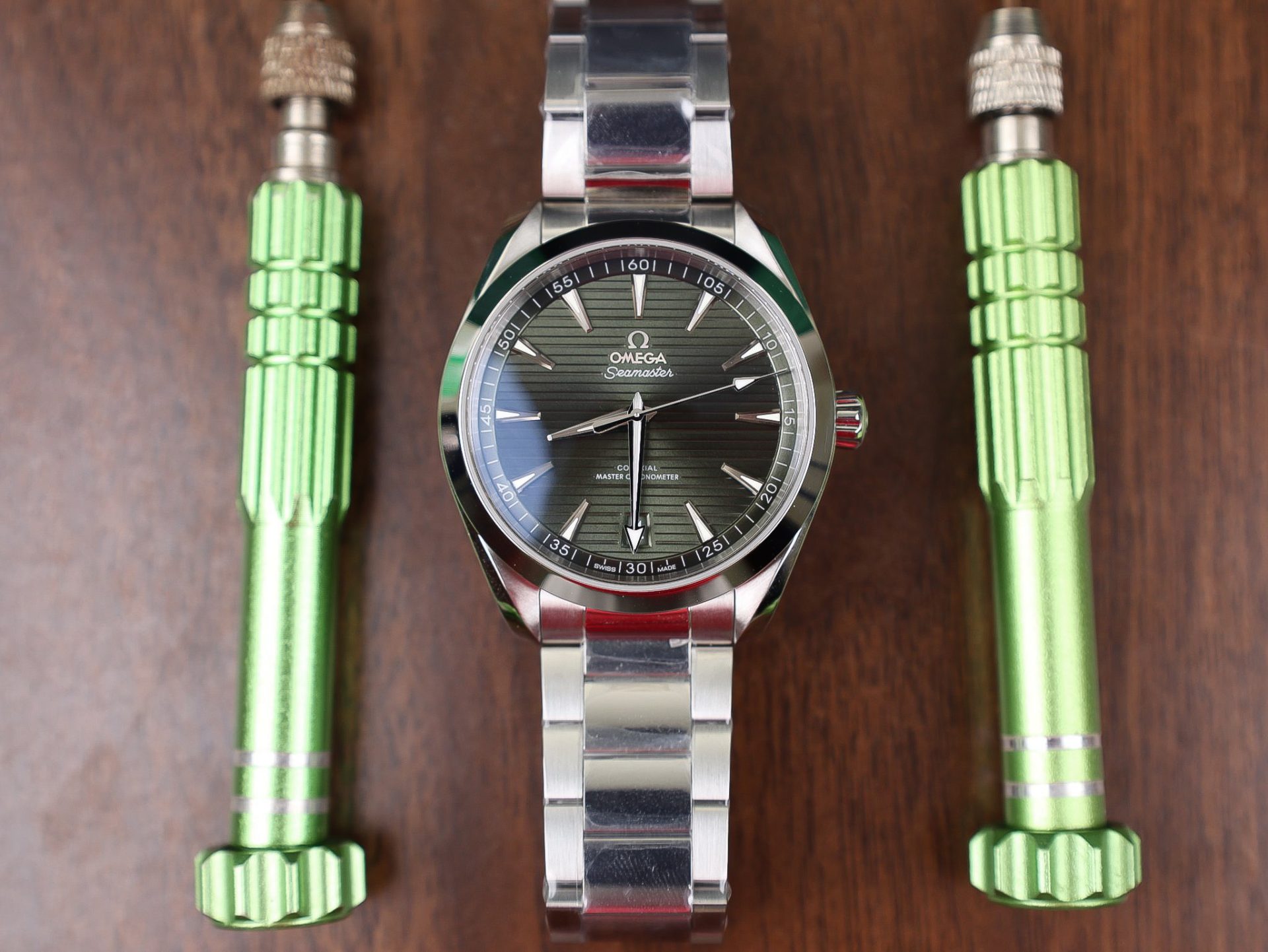 Omega Replica Watch Seamaster Aqua Terra Green Dial Metal Wire 41mm