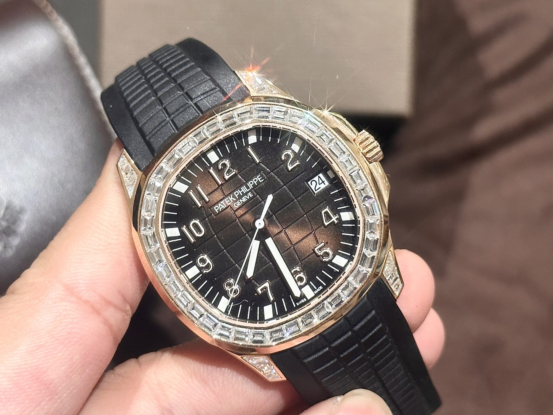 Patek Philippe Aquanaut 5167R Replica Watch 18K Solid Gold Natural Diamond 40mm