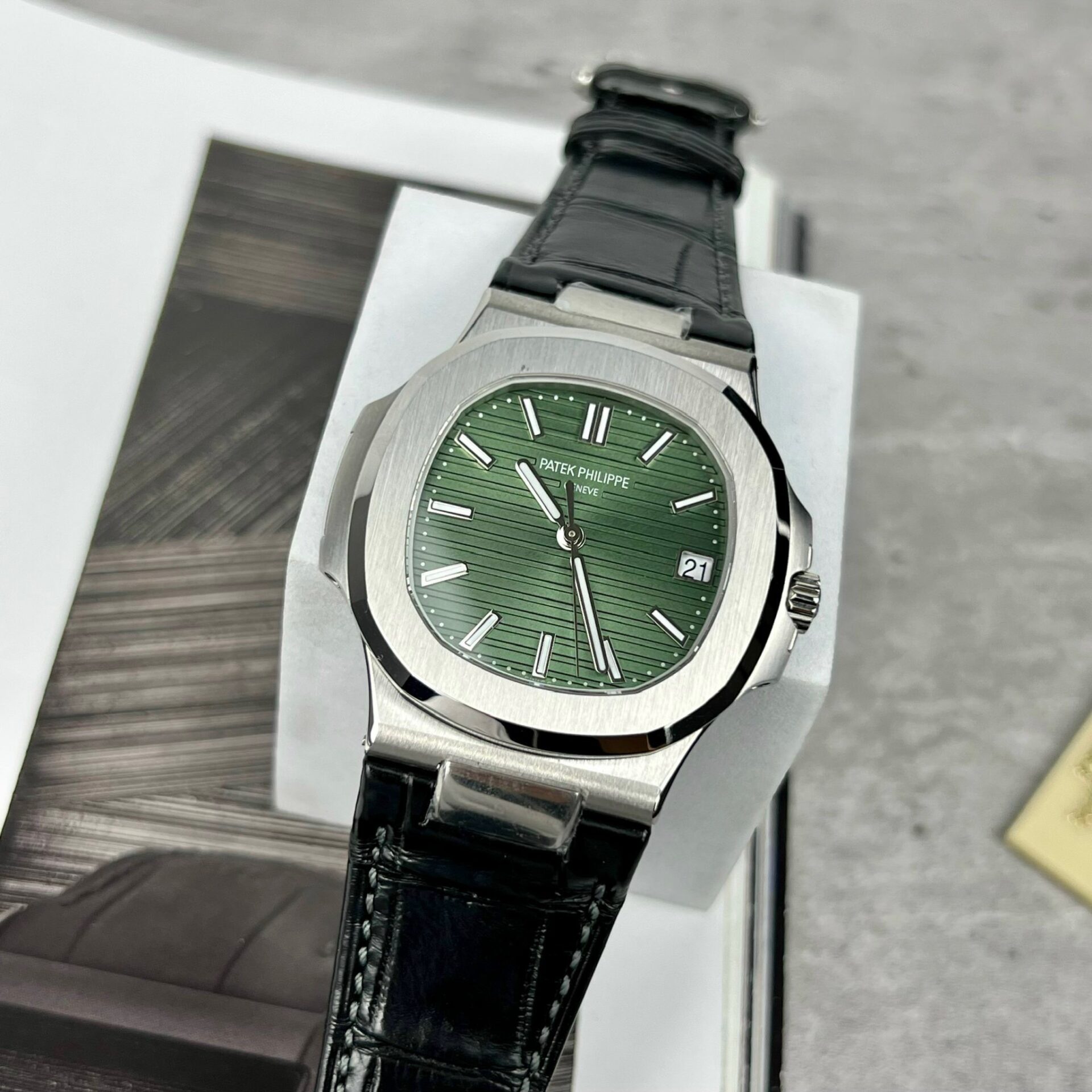 Patek Philippe Nautilus 5711 Replica Watch Leather Strap Green Dial 40mm
