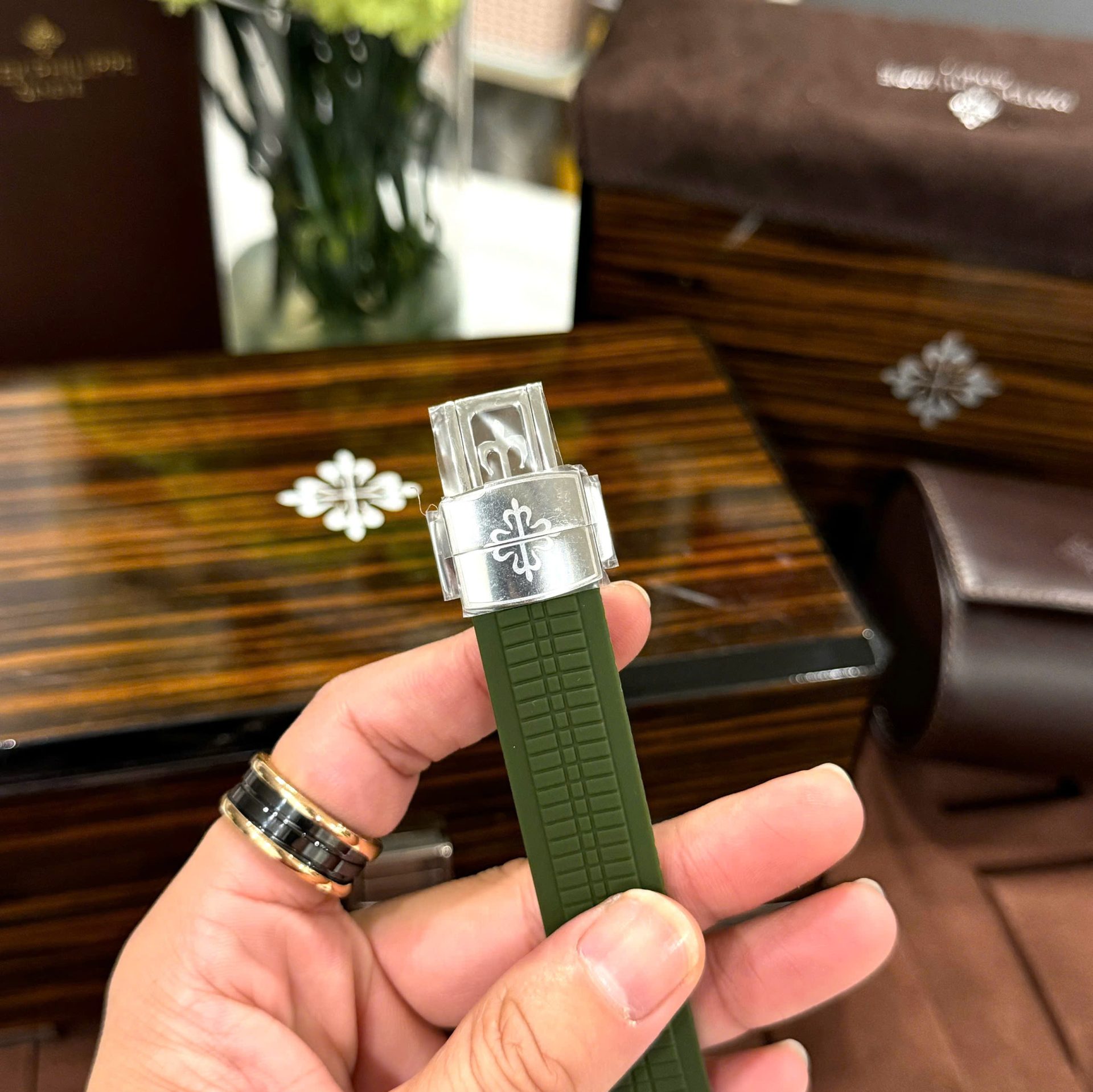 Patek Philippe Aquanaut 5261G Best Replica Watches Green Dial Rubber Strap 40mm