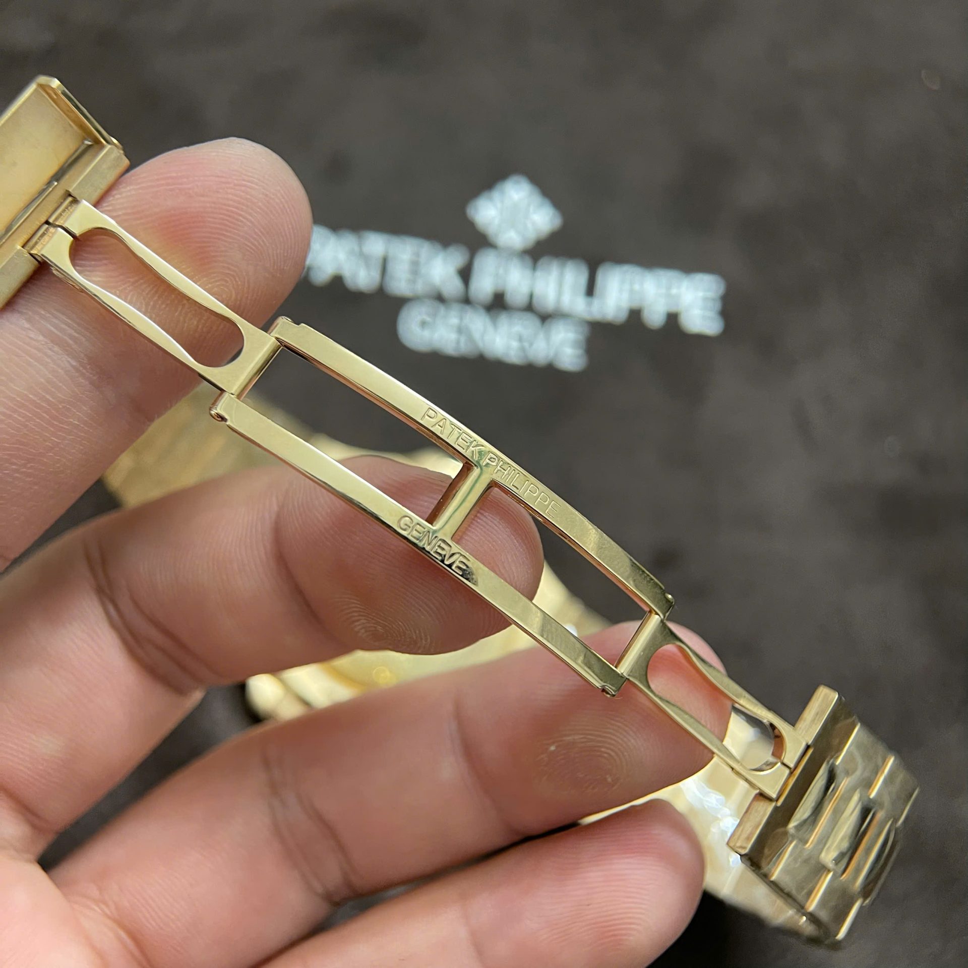 Patek Philippe Nautilus 5723 Replica Watches Custom Solid Rose Gold 18K And Diamonds Natural 40mm